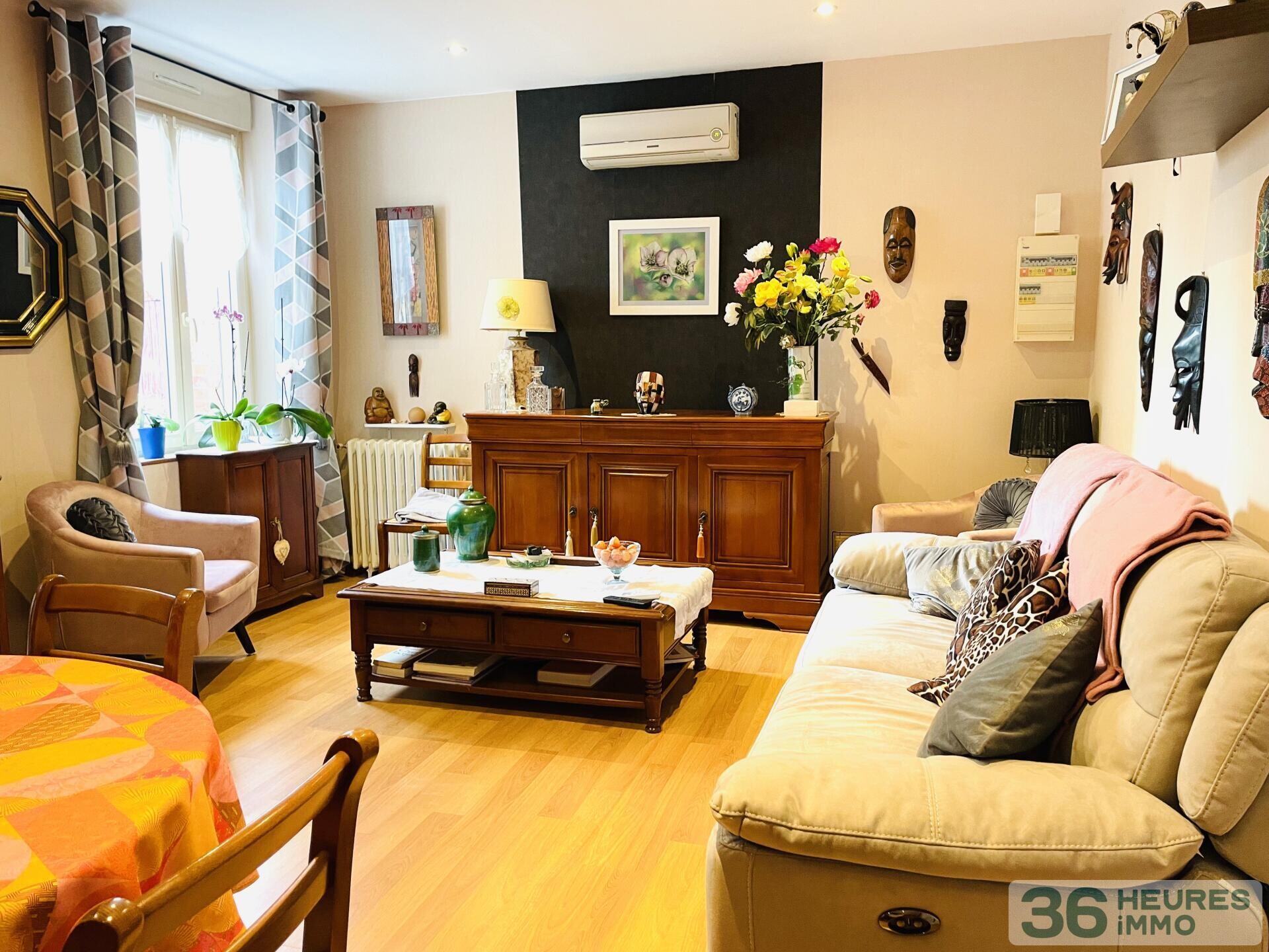 Ensemble immobilier *** 3 bâtisses *** potentiel de 640m2 *** hyper centre de VIHIERS