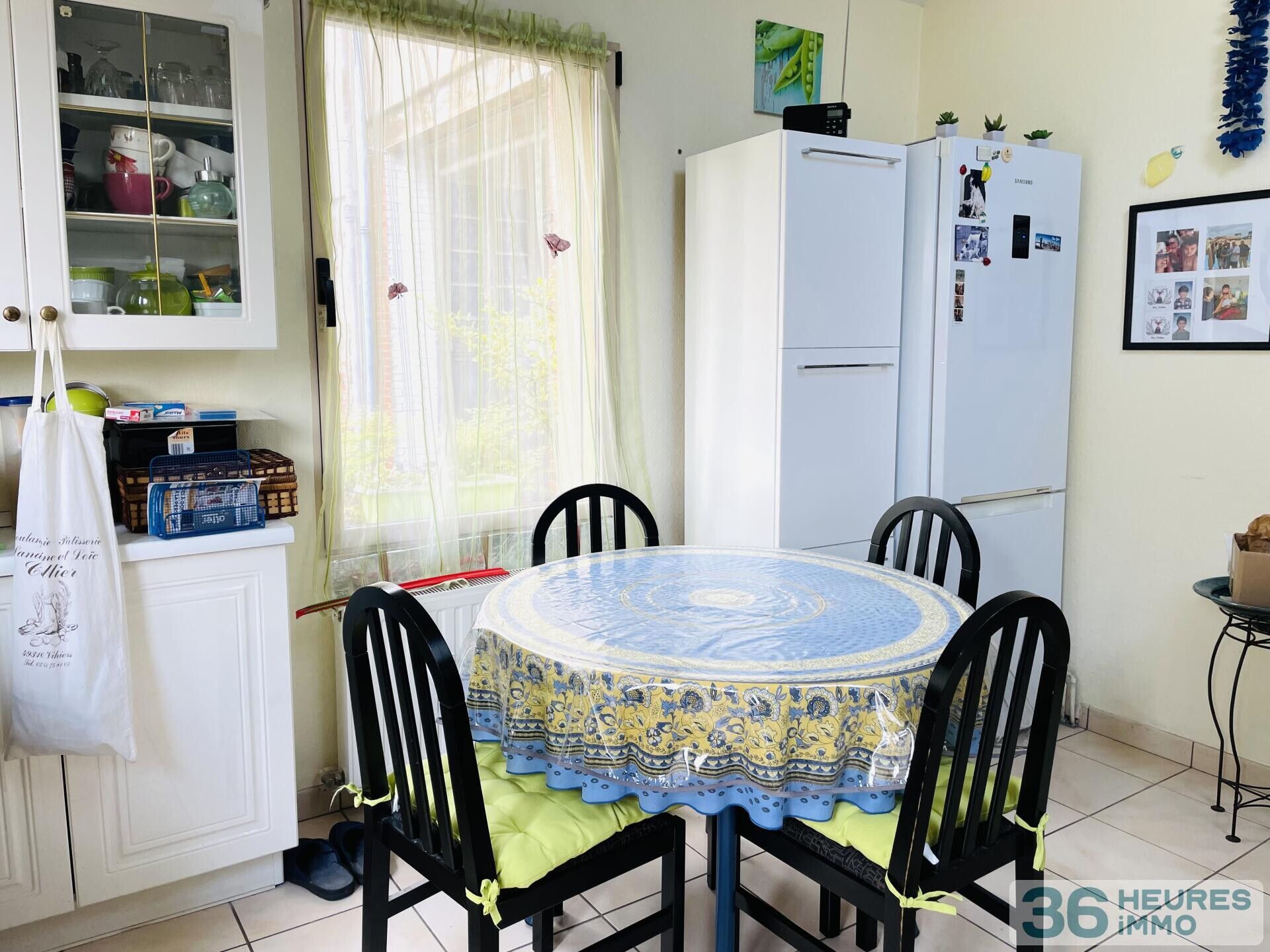 Ensemble immobilier *** 3 bâtisses *** potentiel de 640m2 *** hyper centre de VIHIERS