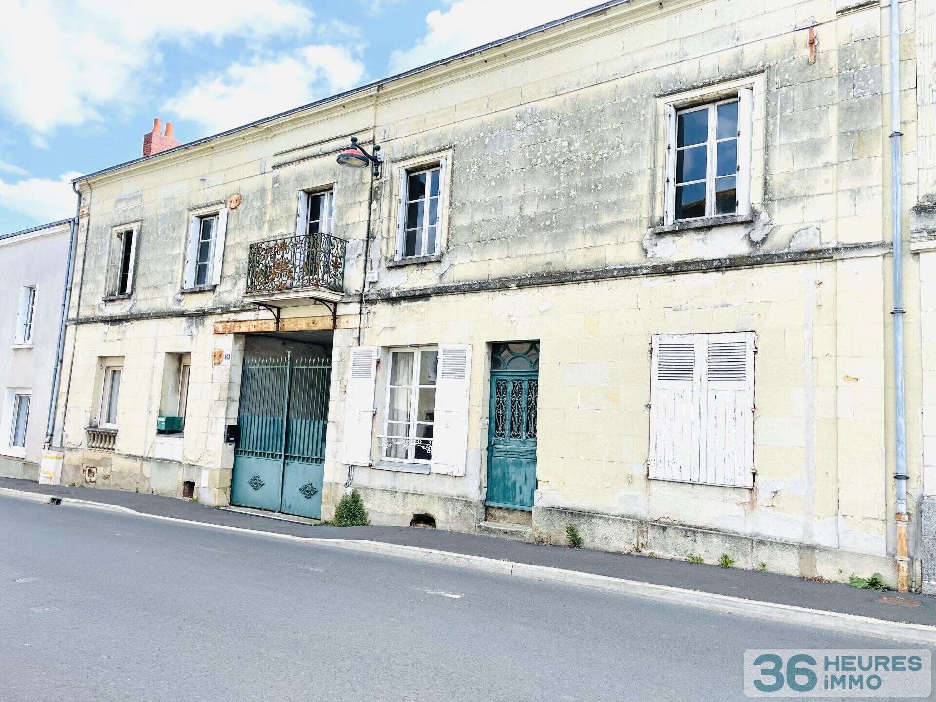 Ensemble immobilier *** 3 bâtisses *** potentiel de 640m2 *** hyper centre de VIHIERS