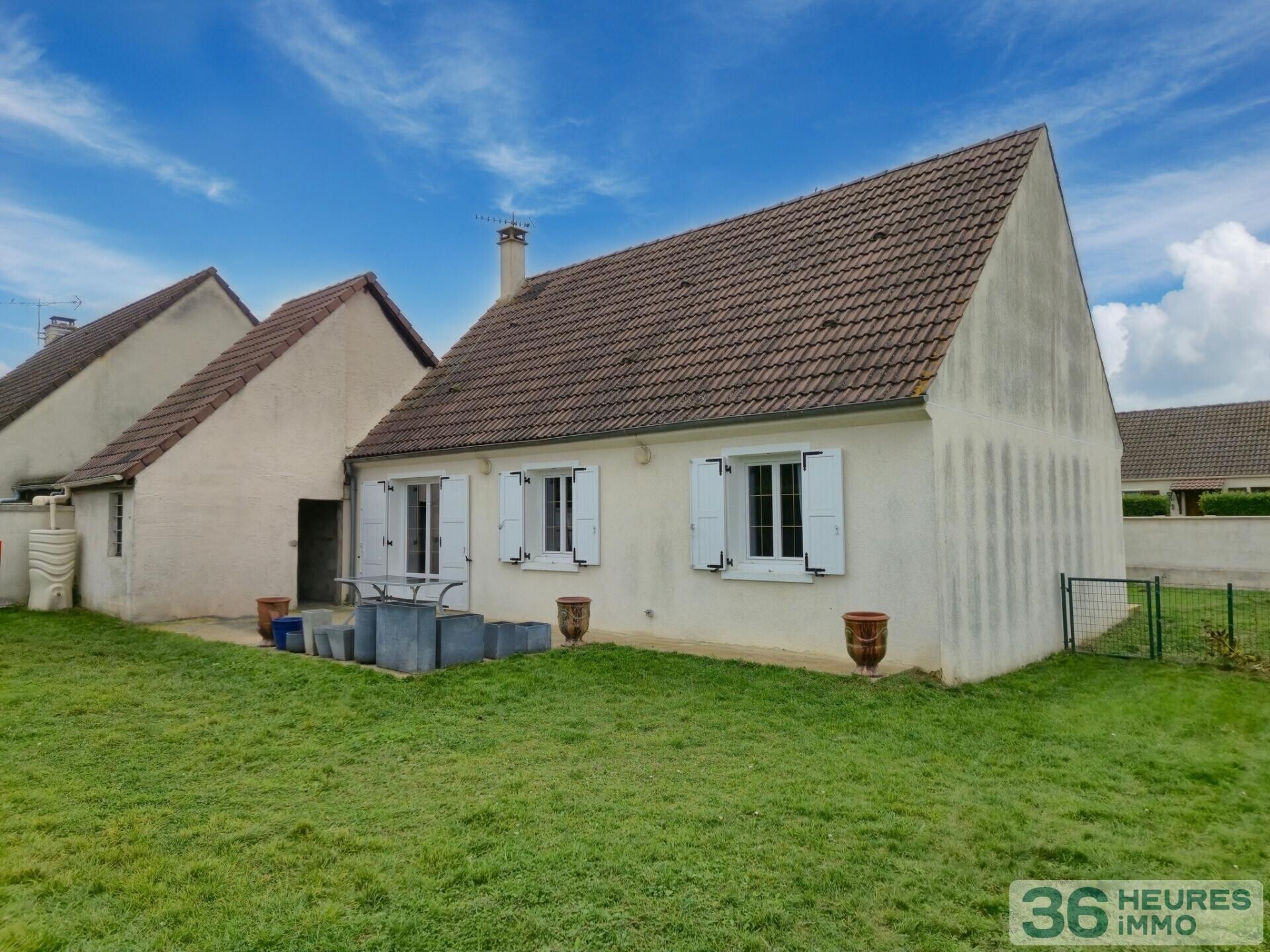 MAISON 5 PIECES + JARDIN - IDEAL POUR VIVRE DE PLAIN-PIED - PROCHE DES COMMODITES