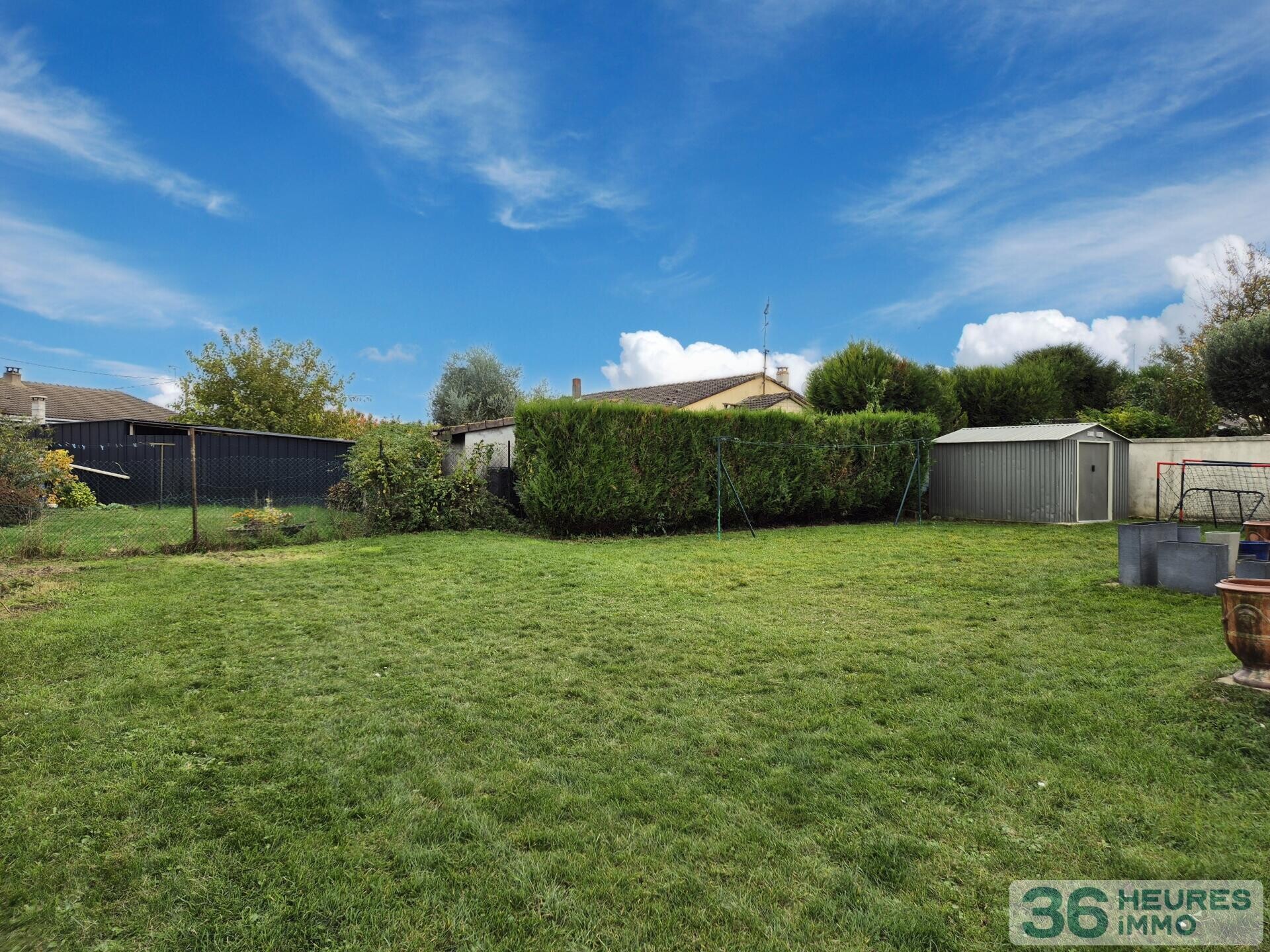 MAISON 5 PIECES + JARDIN - IDEAL POUR VIVRE DE PLAIN-PIED - PROCHE DES COMMODITES