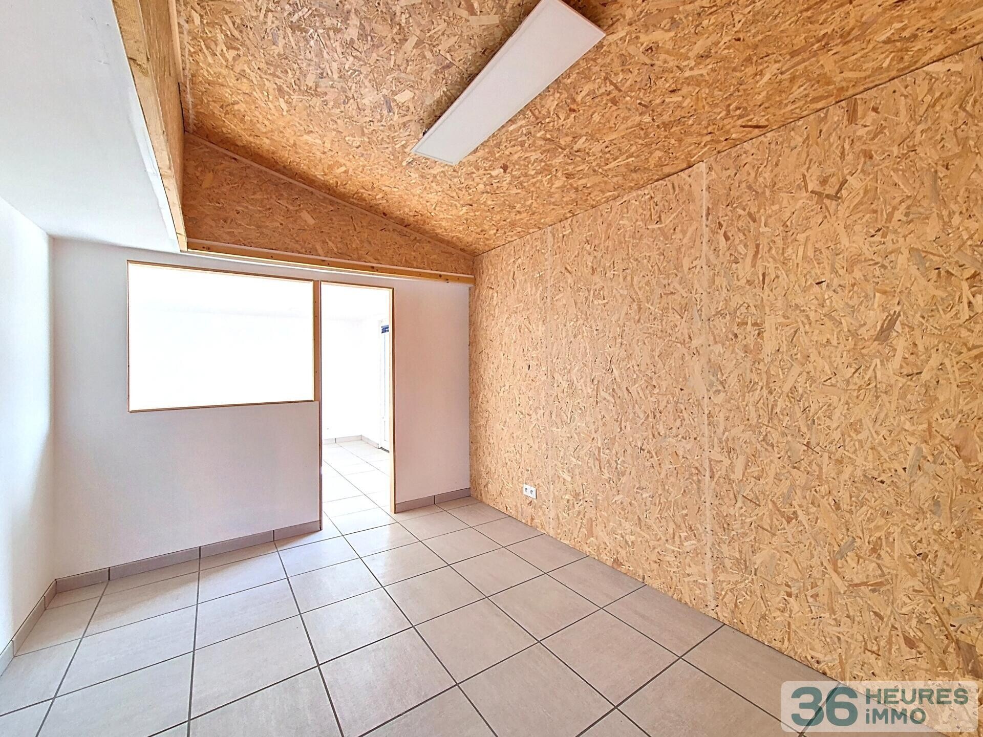 LOCAL COMMERCIAL AVEC LOGEMENT, SECTEUR MONTEREAU-FAULT-YONNE (77)