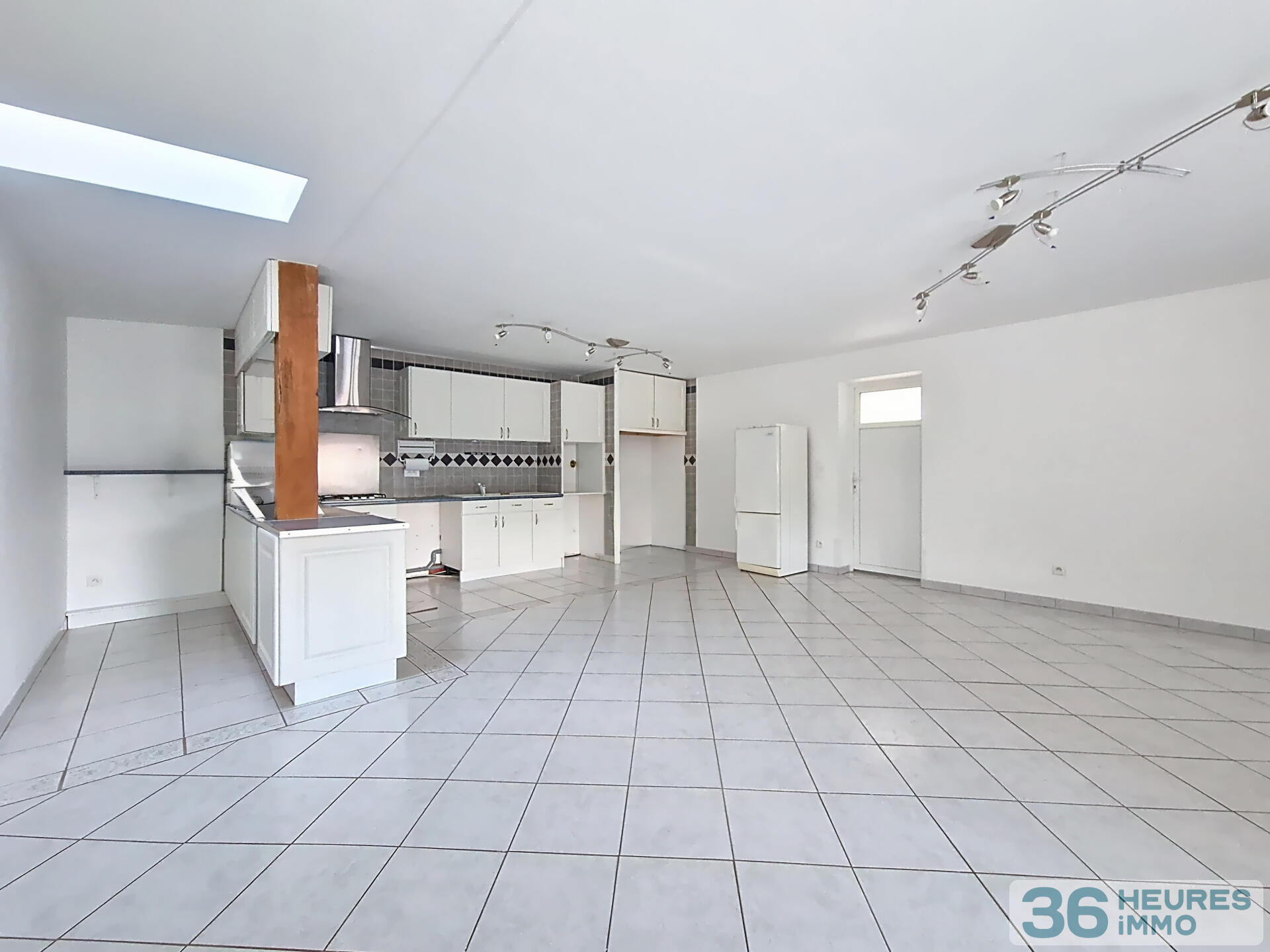 LOCAL COMMERCIAL AVEC LOGEMENT, SECTEUR MONTEREAU-FAULT-YONNE (77)