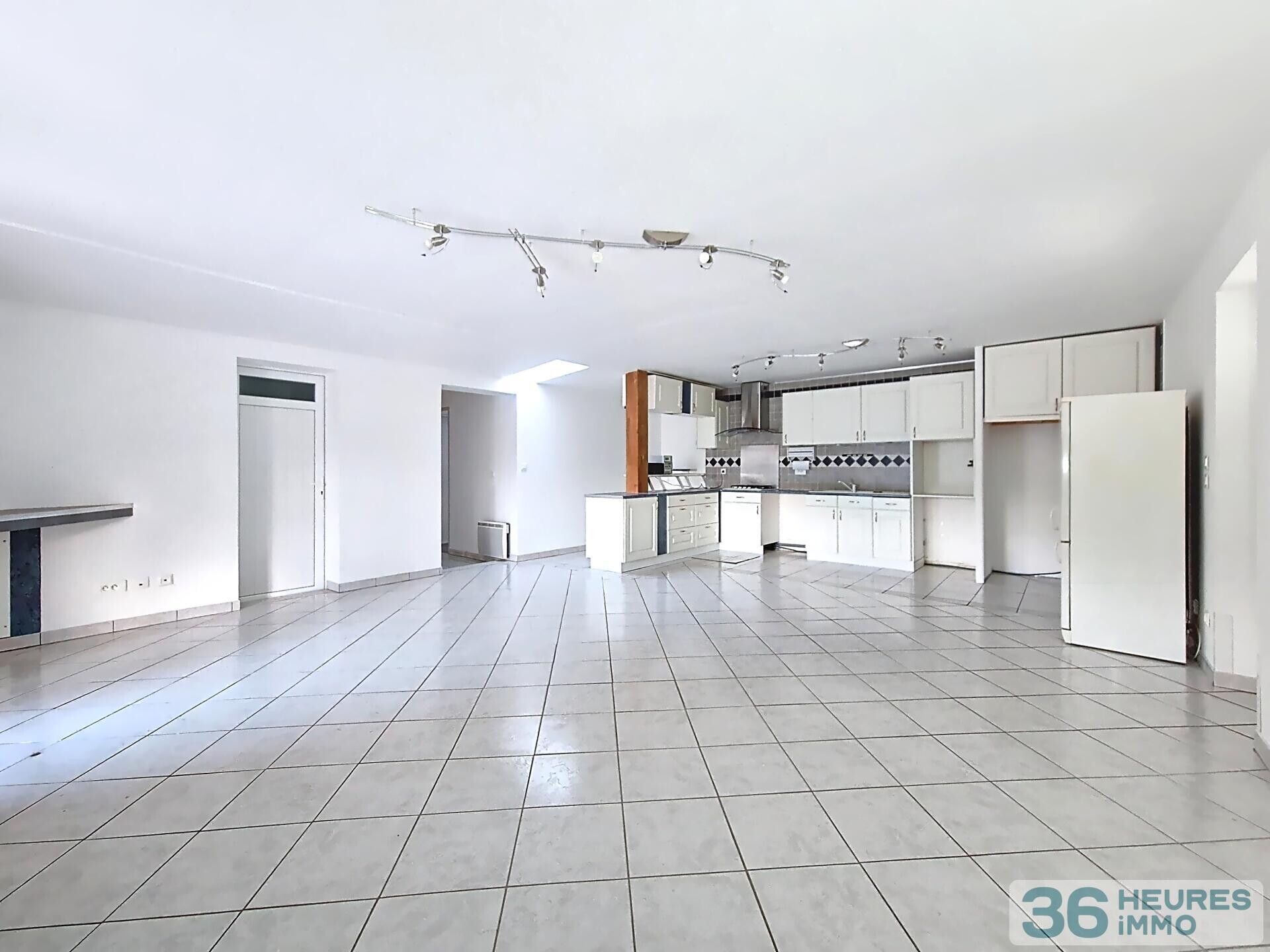 LOCAL COMMERCIAL AVEC LOGEMENT, SECTEUR MONTEREAU-FAULT-YONNE (77)