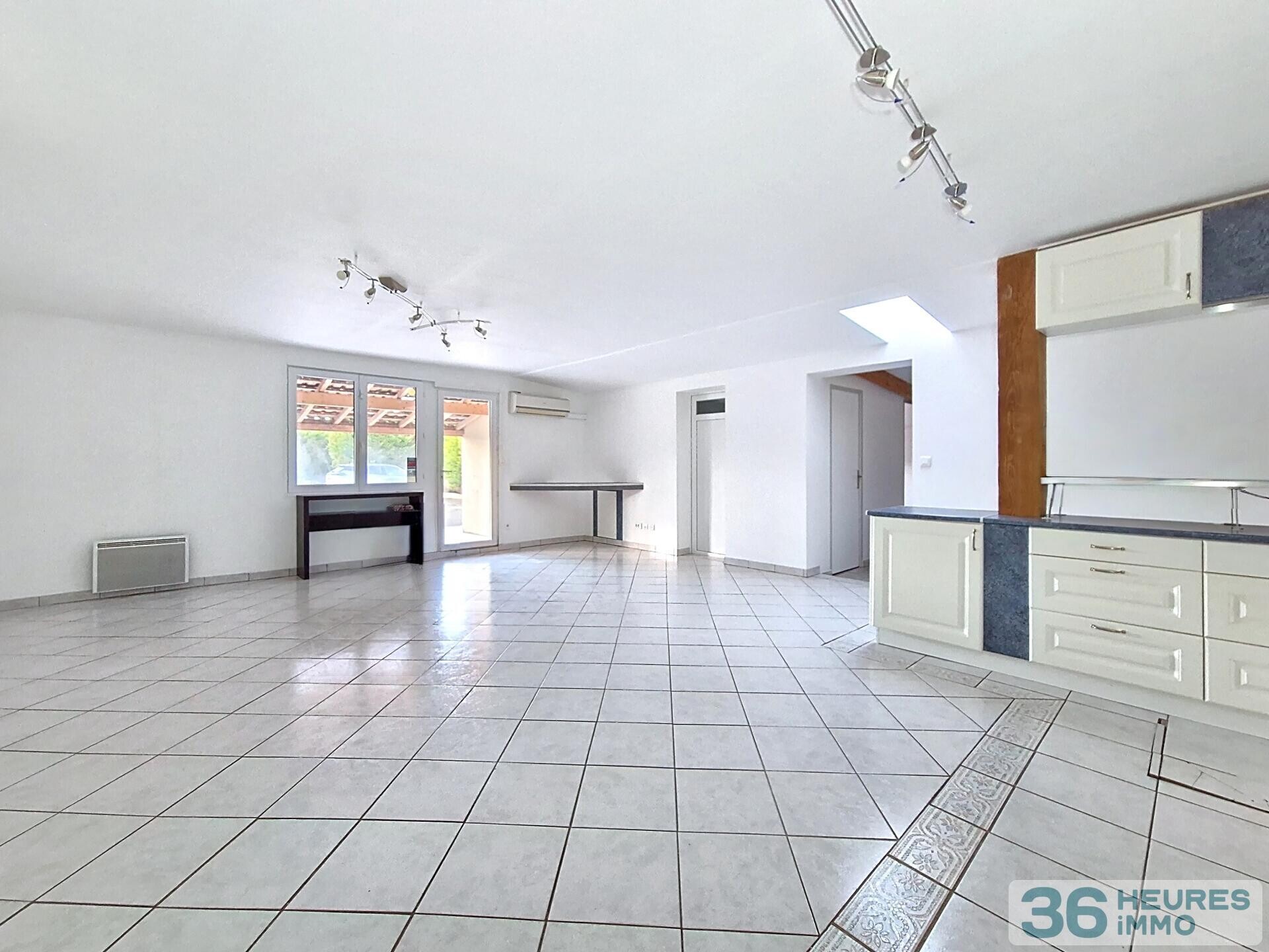 LOCAL COMMERCIAL AVEC LOGEMENT, SECTEUR MONTEREAU-FAULT-YONNE (77)