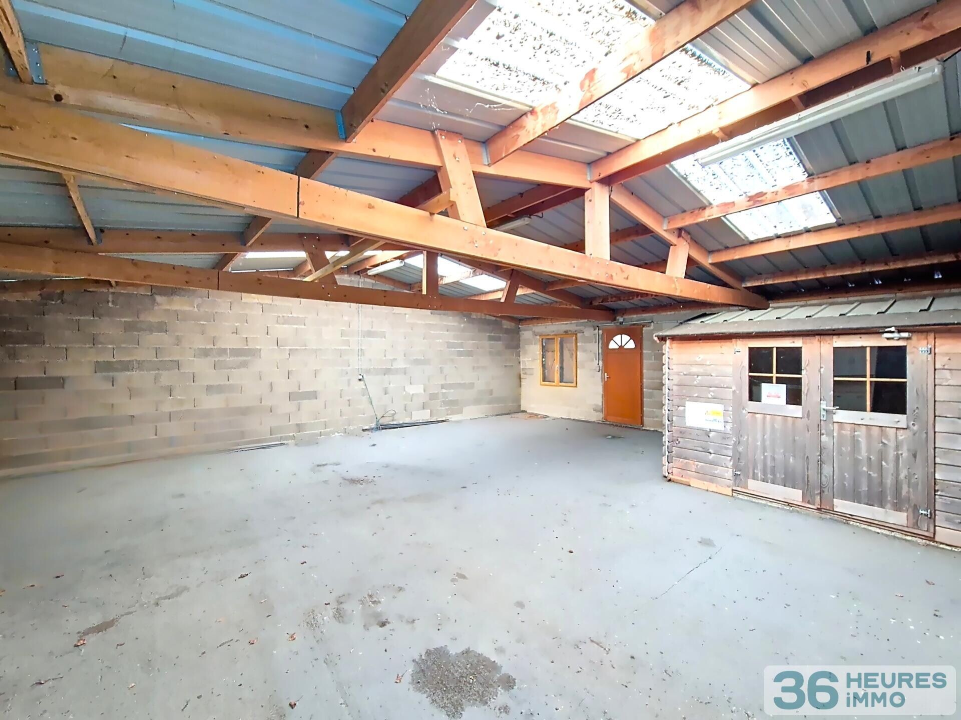LOCAL COMMERCIAL AVEC LOGEMENT, SECTEUR MONTEREAU-FAULT-YONNE (77)