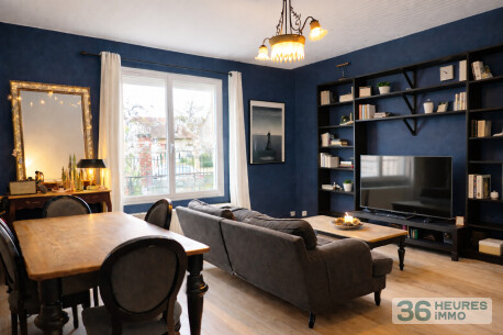 MENNECY Centre ville Jolie Maison de ville comprenant 4 Chambres,TERRAIN 387 M2, espace professionel en rez de jardin.