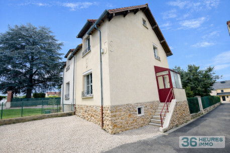 MENNECY Centre ville Jolie Maison de ville comprenant 4 Chambres,TERRAIN 387 M2, espace professionel en rez de jardin.