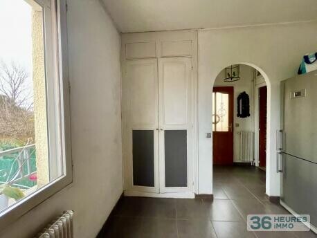 MENNECY Centre ville Jolie Maison de ville comprenant 4 Chambres,TERRAIN 387 M2, espace professionel en rez de jardin.