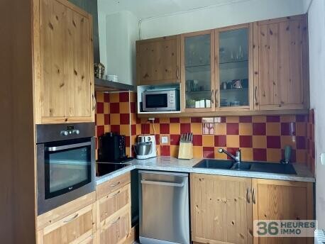 MENNECY Centre ville Jolie Maison de ville comprenant 4 Chambres,TERRAIN 387 M2, espace professionel en rez de jardin.