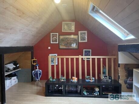 MENNECY Centre ville Jolie Maison de ville comprenant 4 Chambres,TERRAIN 387 M2, espace professionel en rez de jardin.