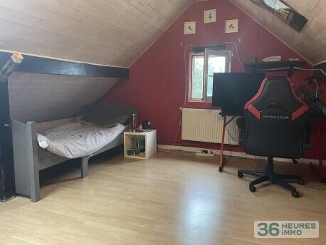 MENNECY Centre ville Jolie Maison de ville comprenant 4 Chambres,TERRAIN 387 M2, espace professionel en rez de jardin.