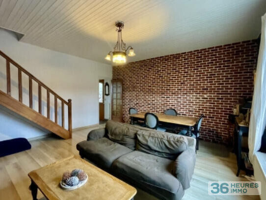 MENNECY Centre ville Jolie Maison de ville comprenant 4 Chambres,TERRAIN 387 M2, espace professionel en rez de jardin.