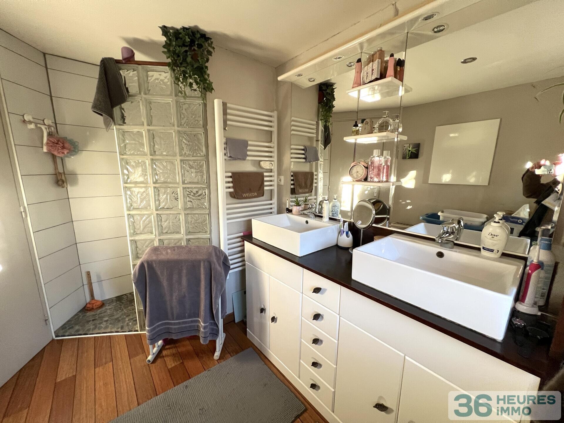 En hameau, maison en pierres, 128 m2 habitables, 4 chambres, sur terrain de 2460 m2