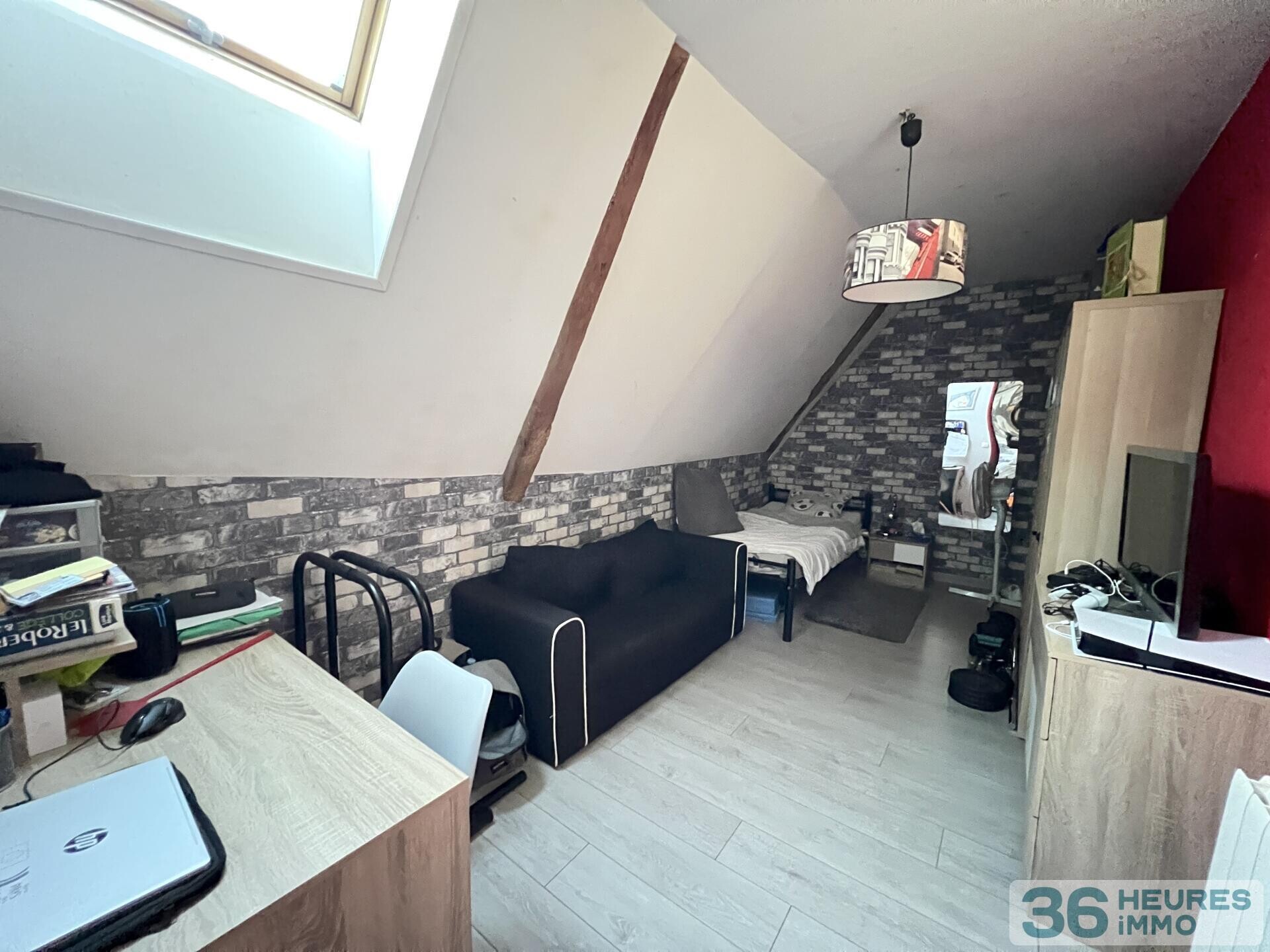 En hameau, maison en pierres, 128 m2 habitables, 4 chambres, sur terrain de 2460 m2