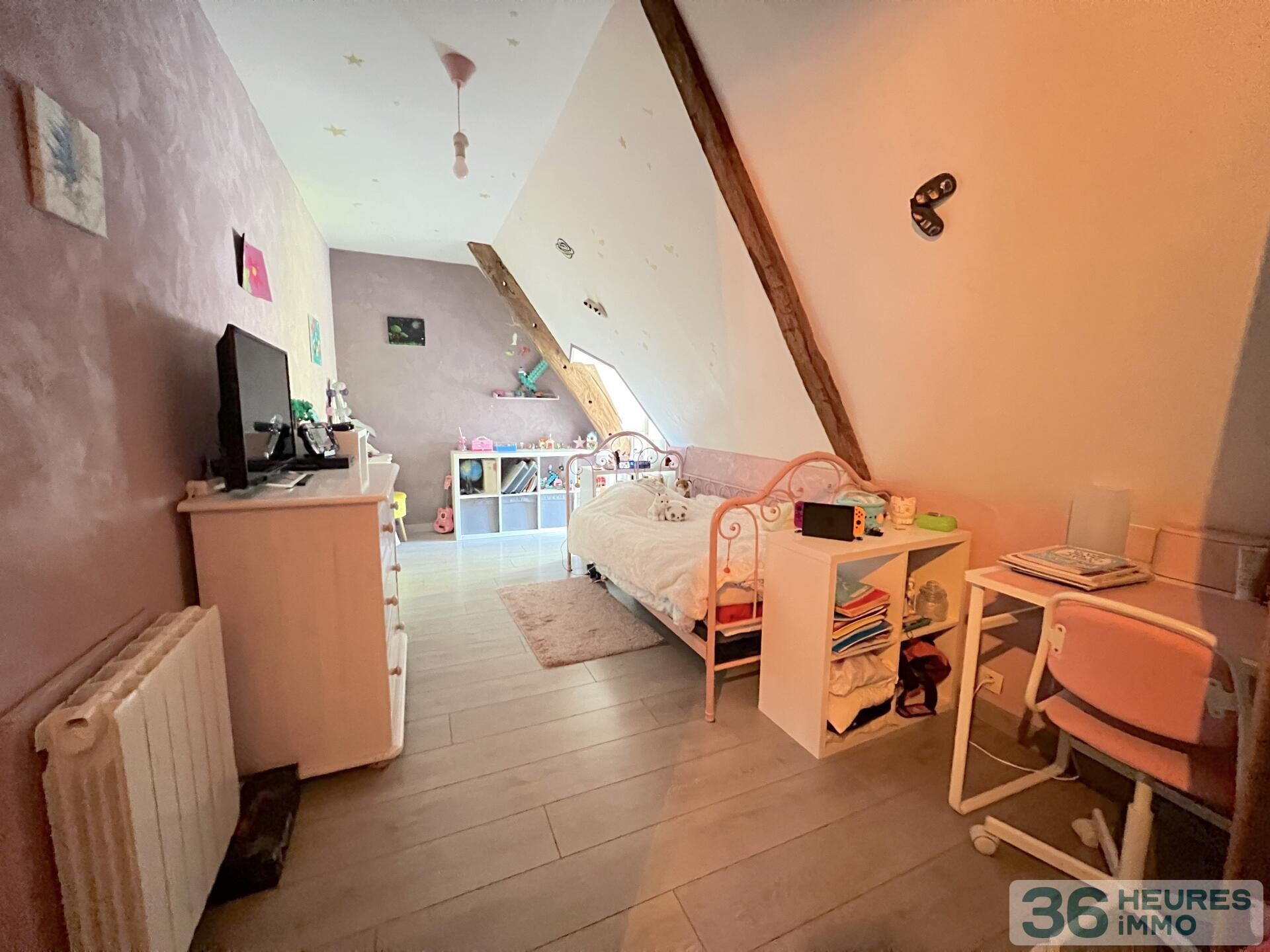 En hameau, maison en pierres, 128 m2 habitables, 4 chambres, sur terrain de 2460 m2