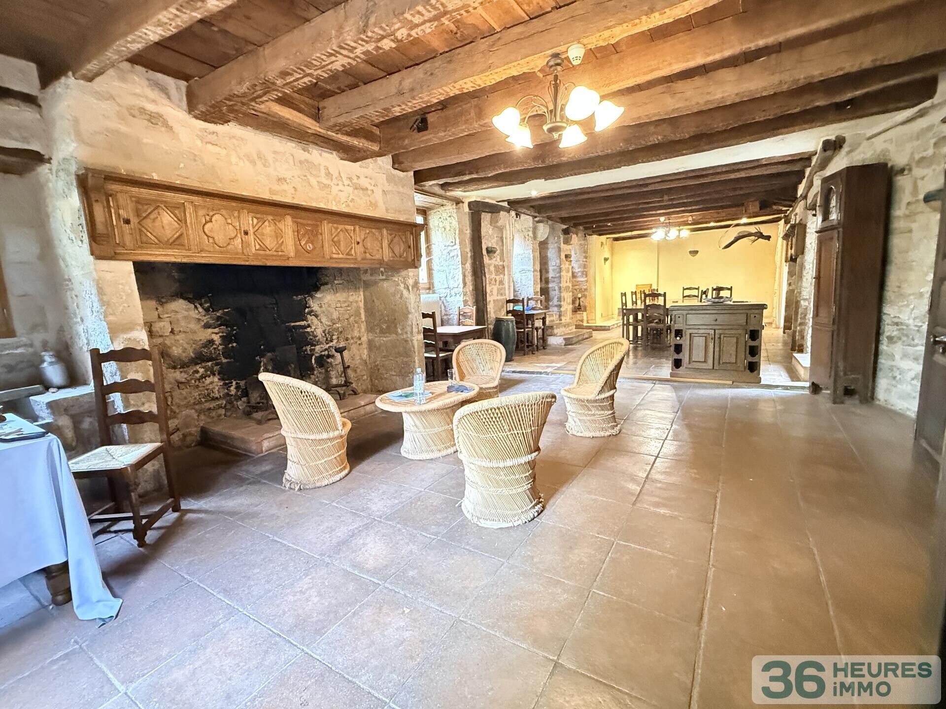 Demeure de maître XVIIIᵉ avec dépendance, piscine et vue