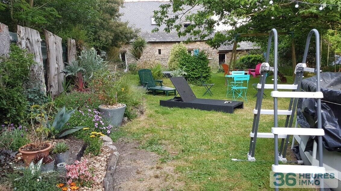 En hameau, maison en pierres, 128 m2 habitables, 4 chambres, sur terrain de 2460 m2