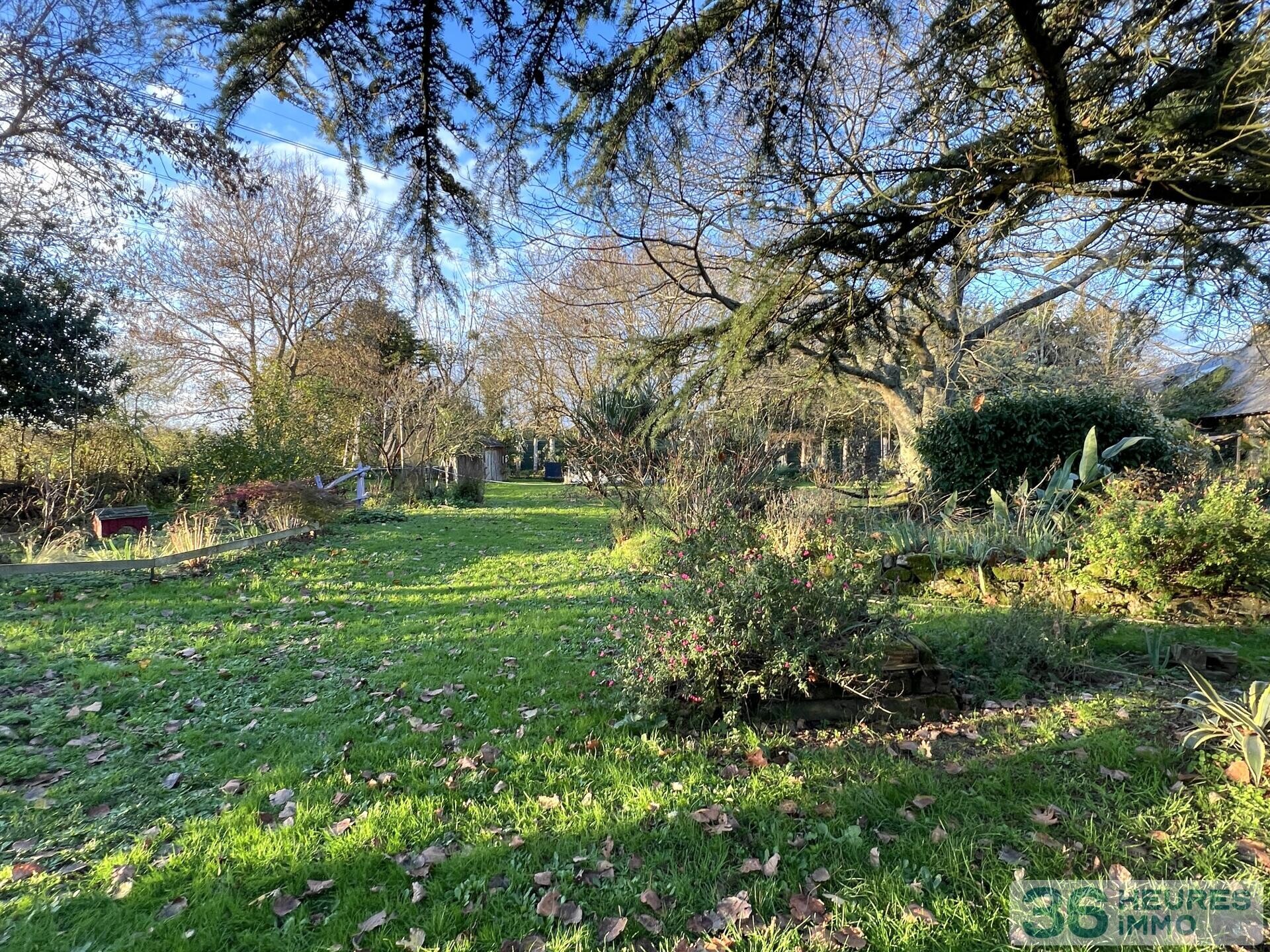 En hameau, maison en pierres, 128 m2 habitables, 4 chambres, sur terrain de 2460 m2