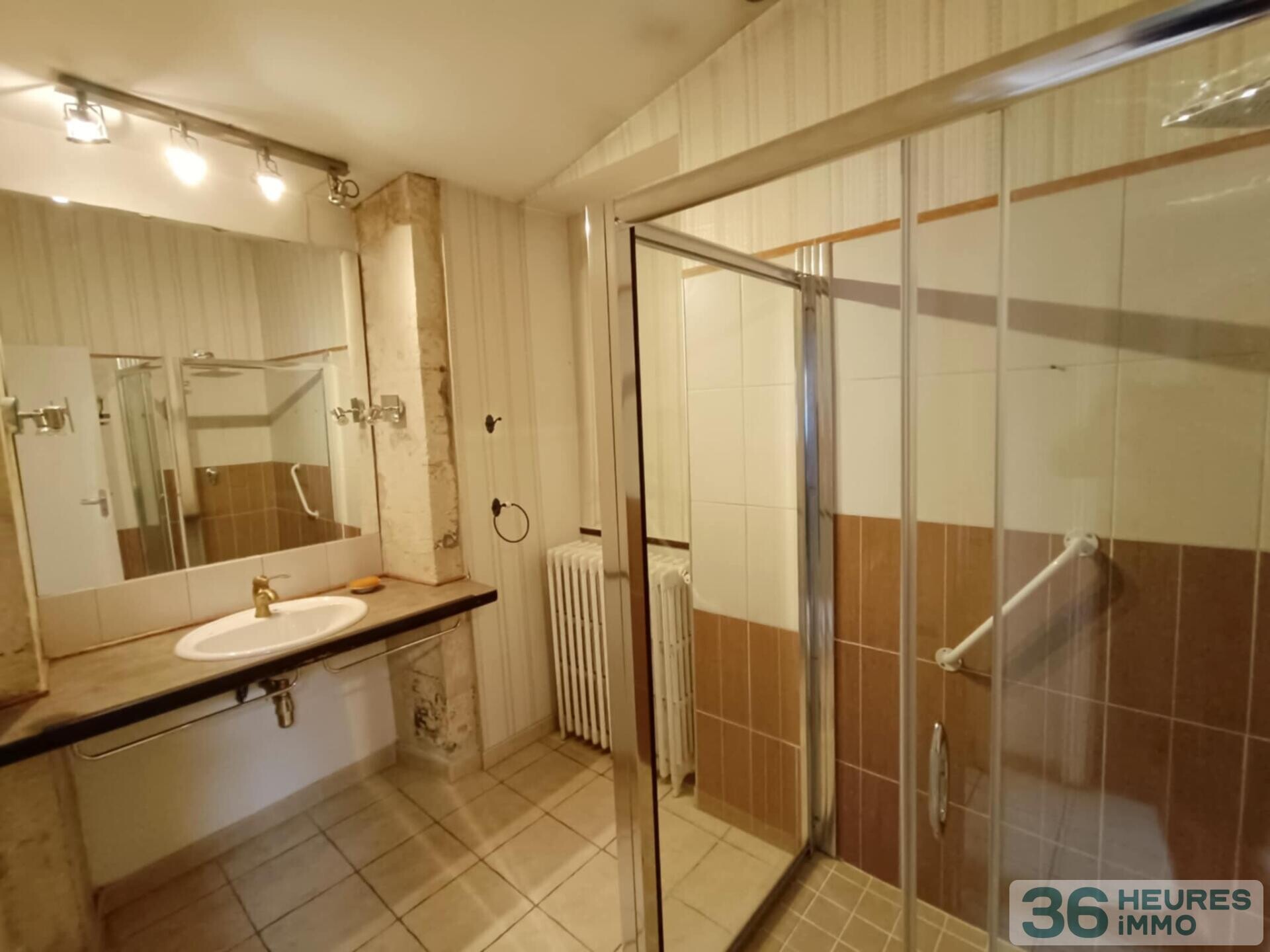 Maison de ville à usage d'habitation