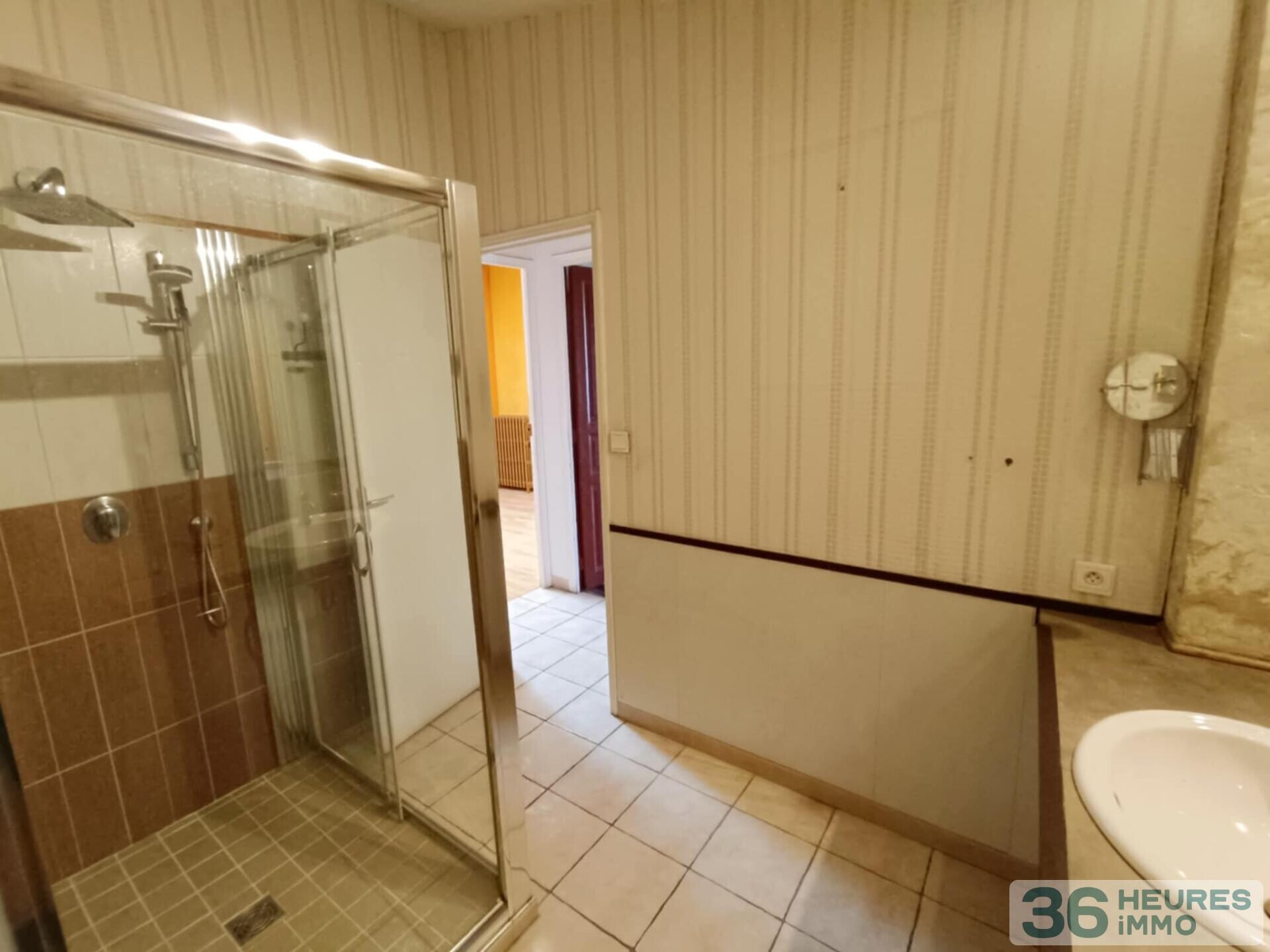 Maison de ville à usage d'habitation