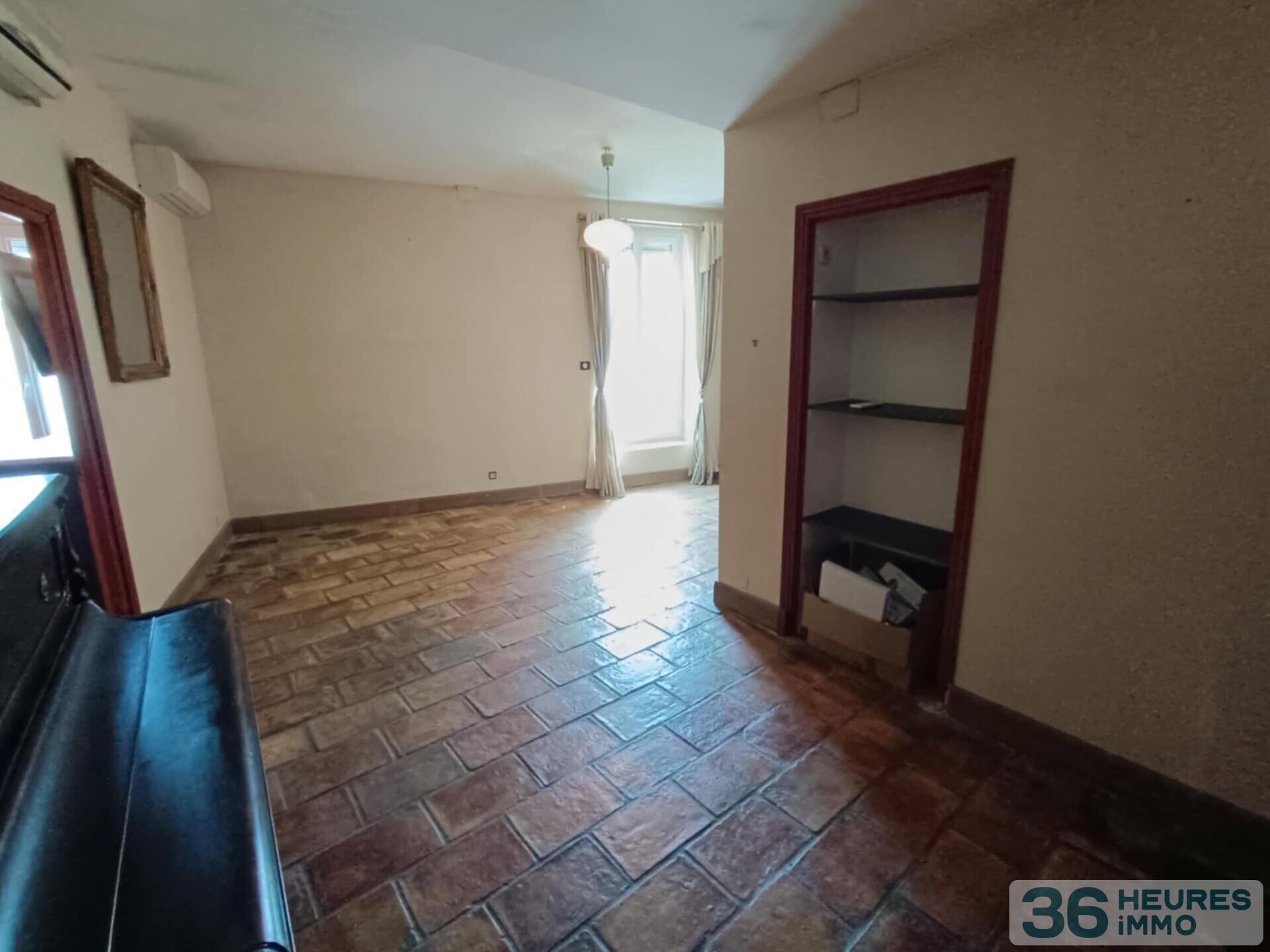 Maison de ville à usage d'habitation