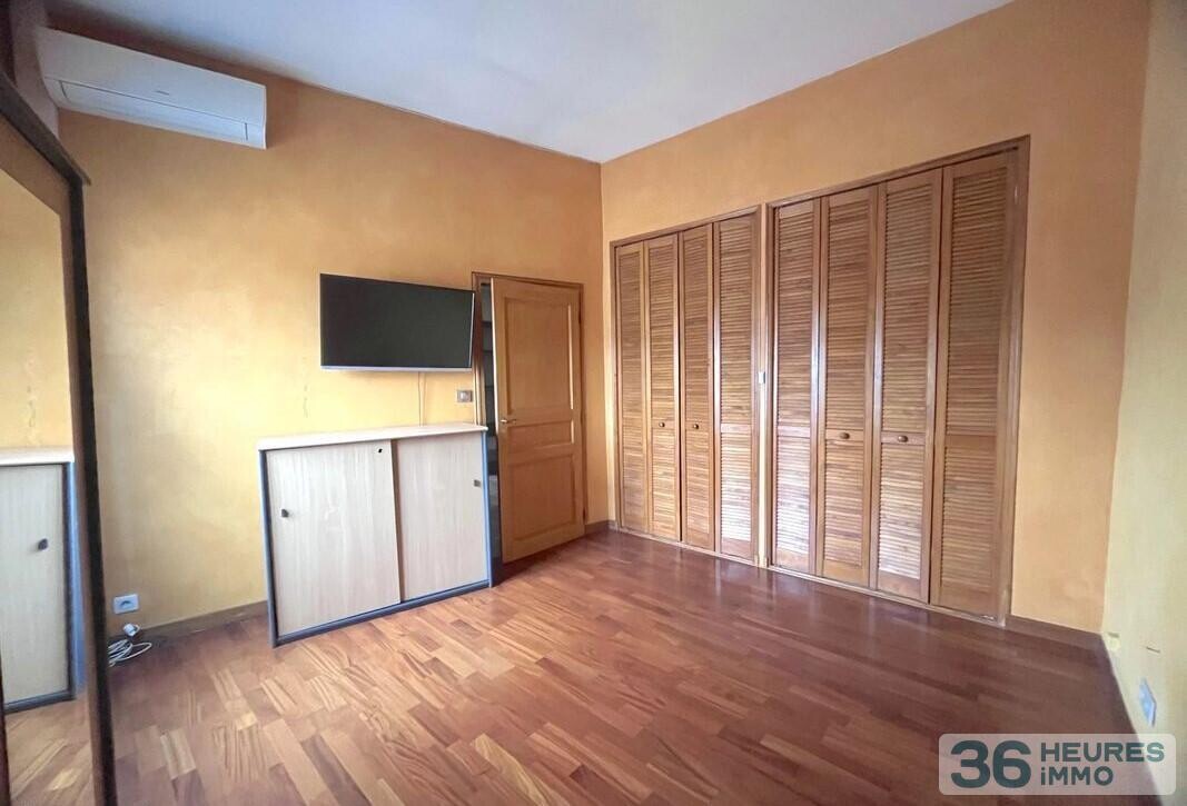 Maison de ville à usage d'habitation