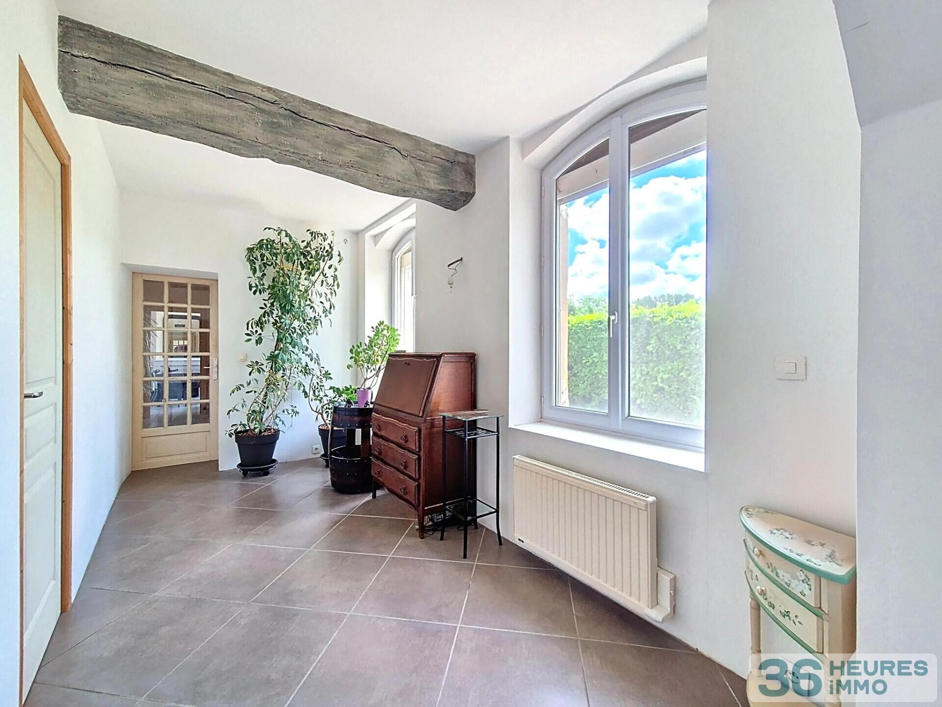 CHARME ET POTENTIEL POUR CETTE BATISSE 5 CHAMBRES & JARDIN SANS VIS-A-VIS