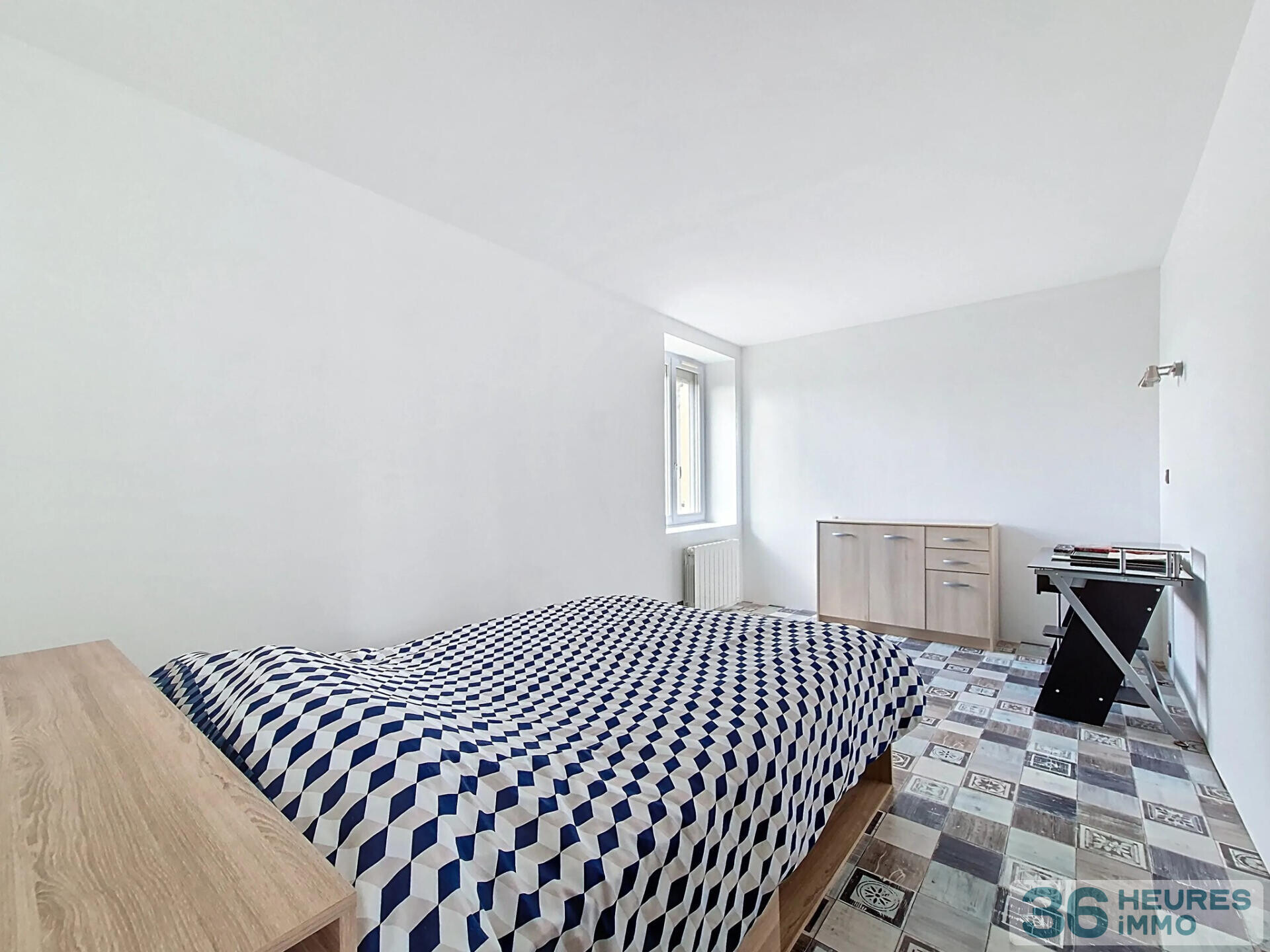 CHARME ET POTENTIEL POUR CETTE BATISSE 5 CHAMBRES & JARDIN SANS VIS-A-VIS