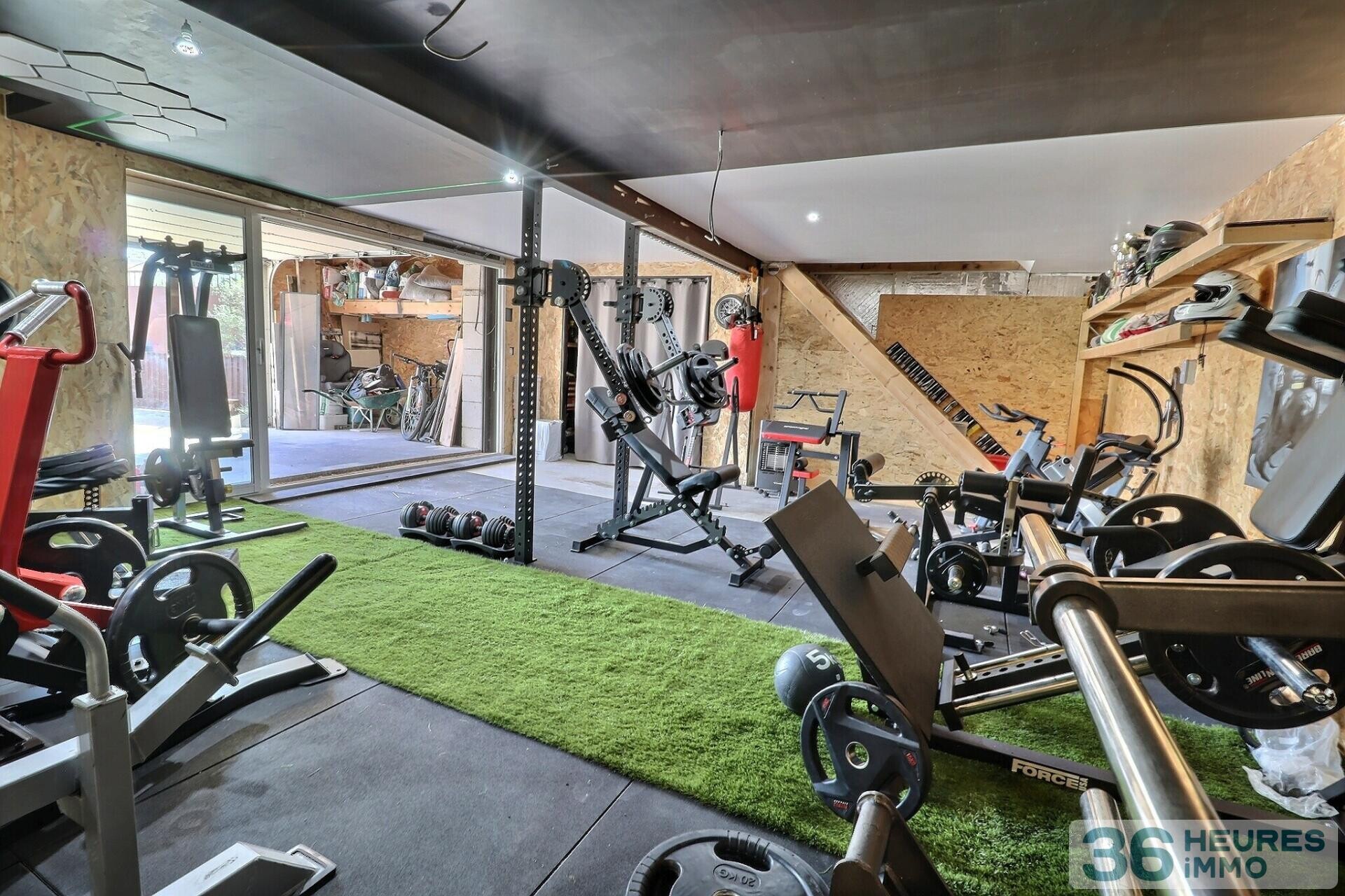 Maison de type 5 d'environ 130 M² plus annexes de 110 m² terrain piscine