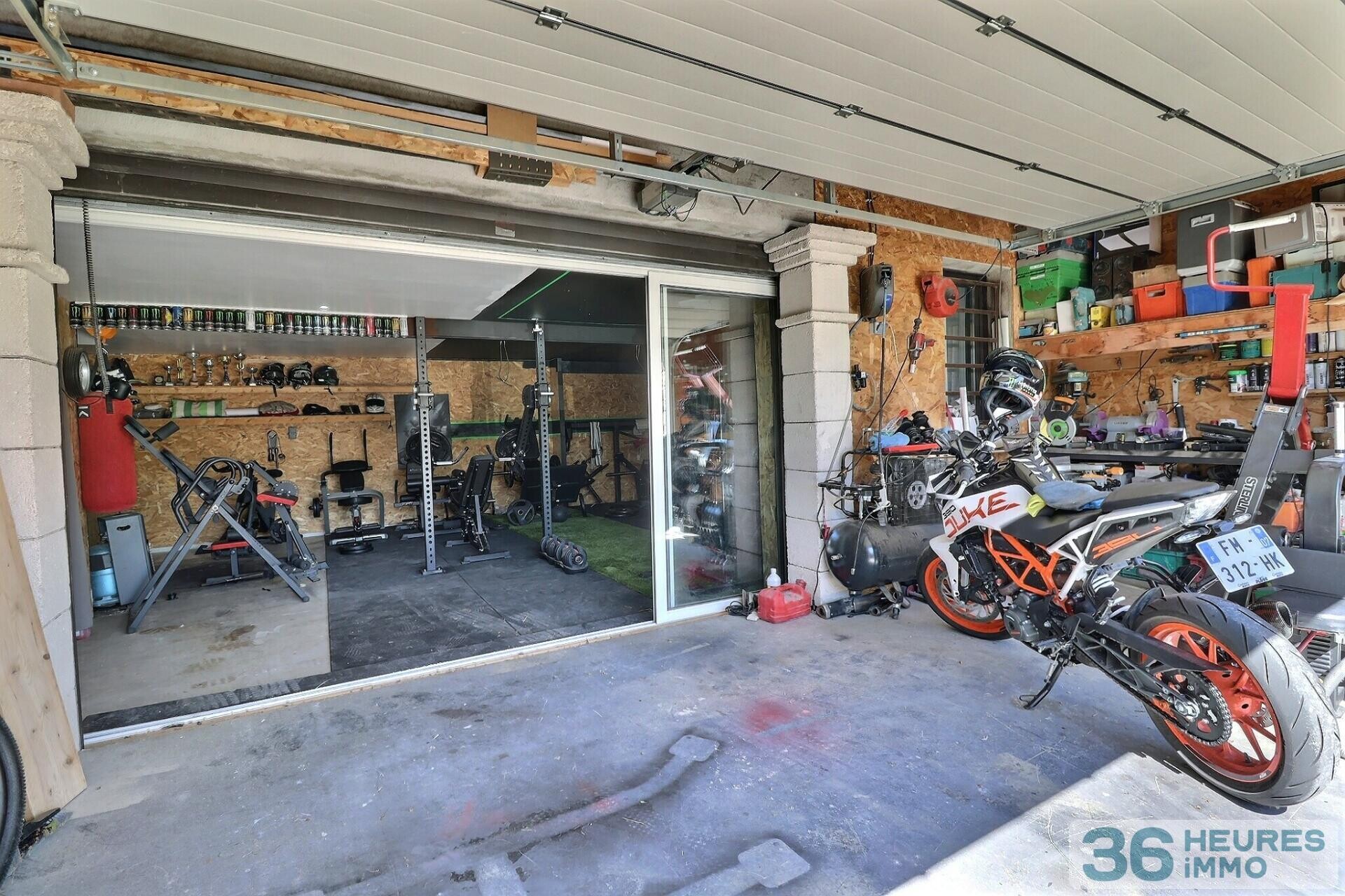 Maison de type 5 d'environ 130 M² plus annexes de 110 m² terrain piscine