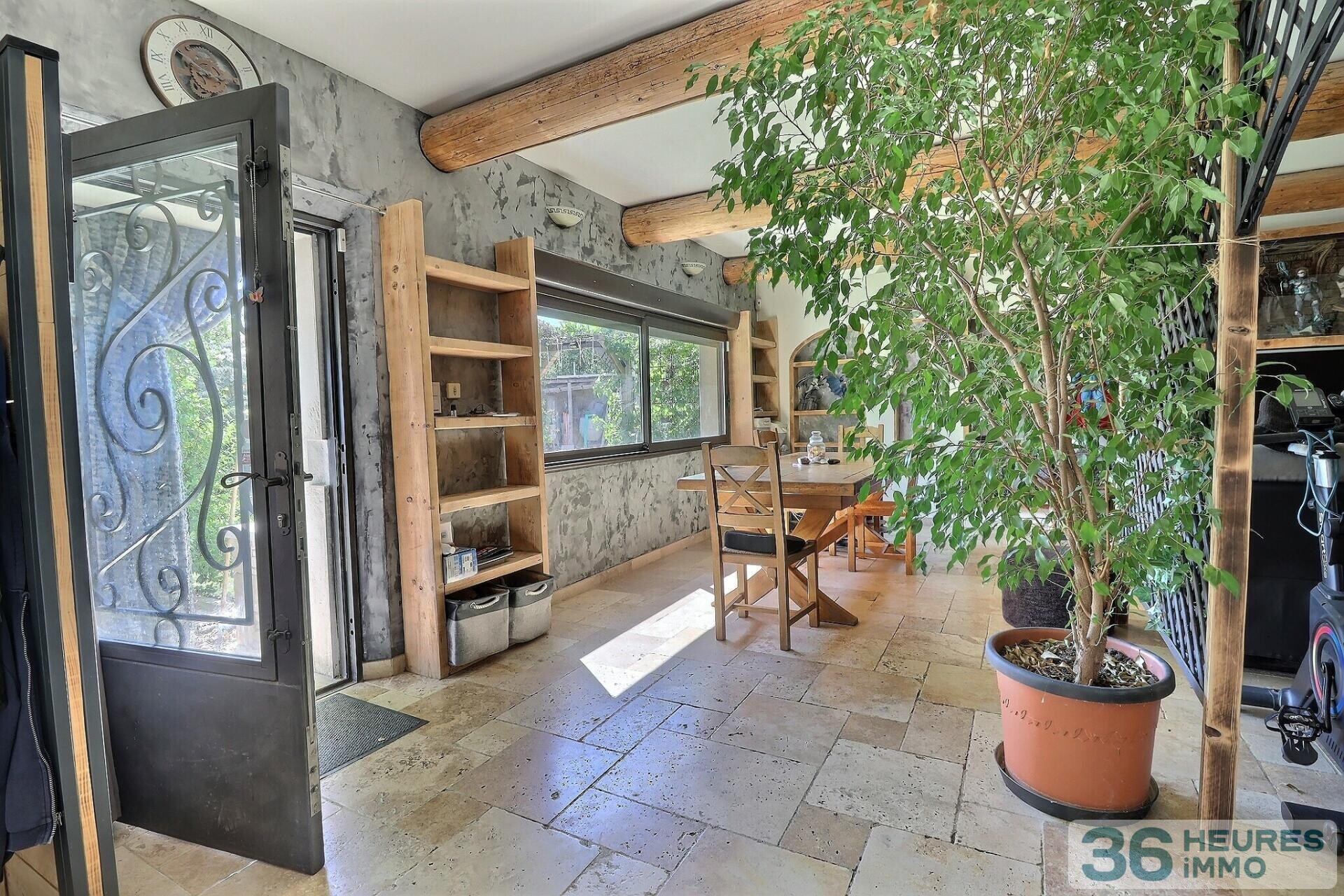 Maison de type 5 d'environ 130 M² plus annexes de 110 m² terrain piscine