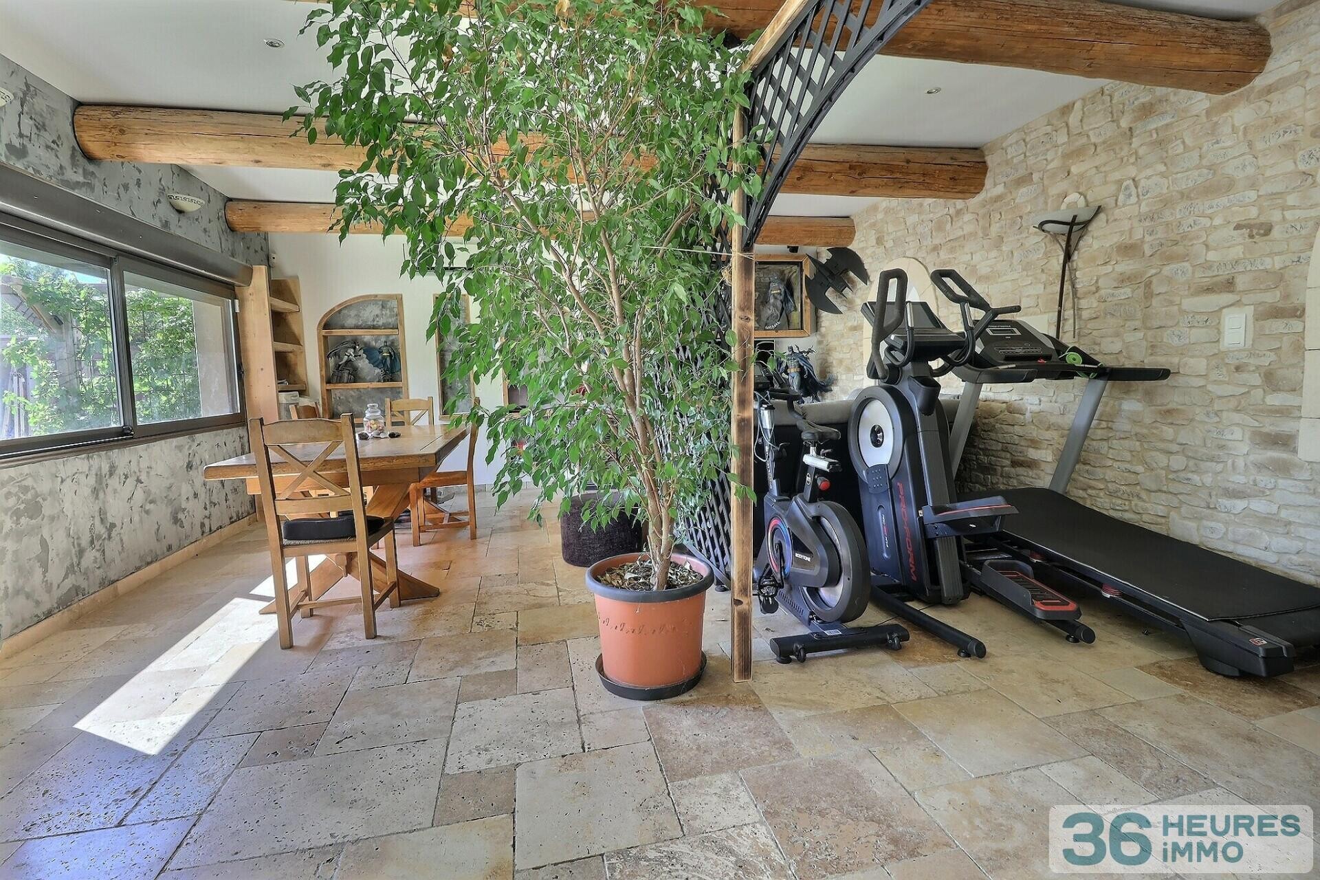 Maison de type 5 d'environ 130 M² plus annexes de 110 m² terrain piscine