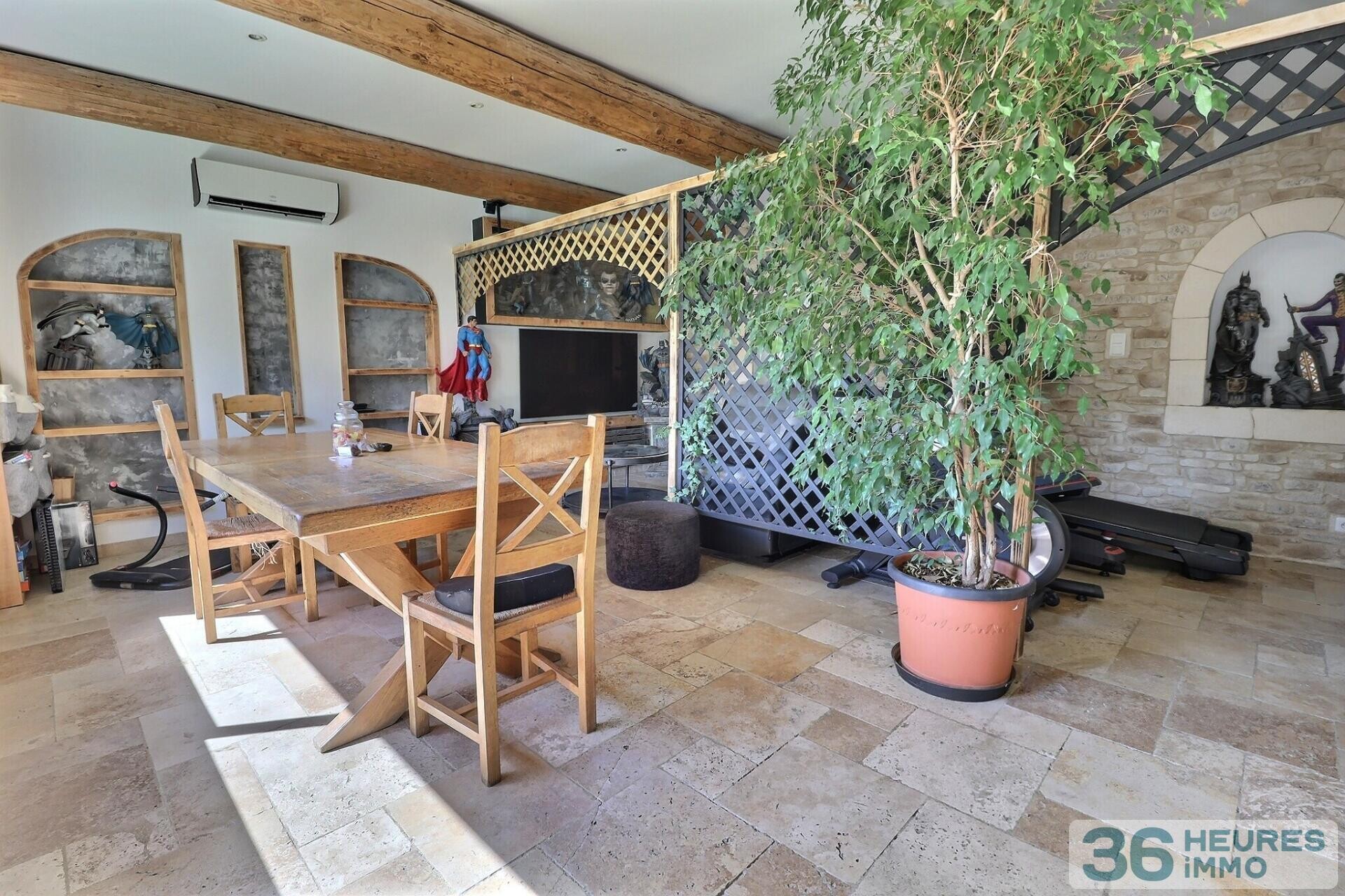 Maison de type 5 d'environ 130 M² plus annexes de 110 m² terrain piscine