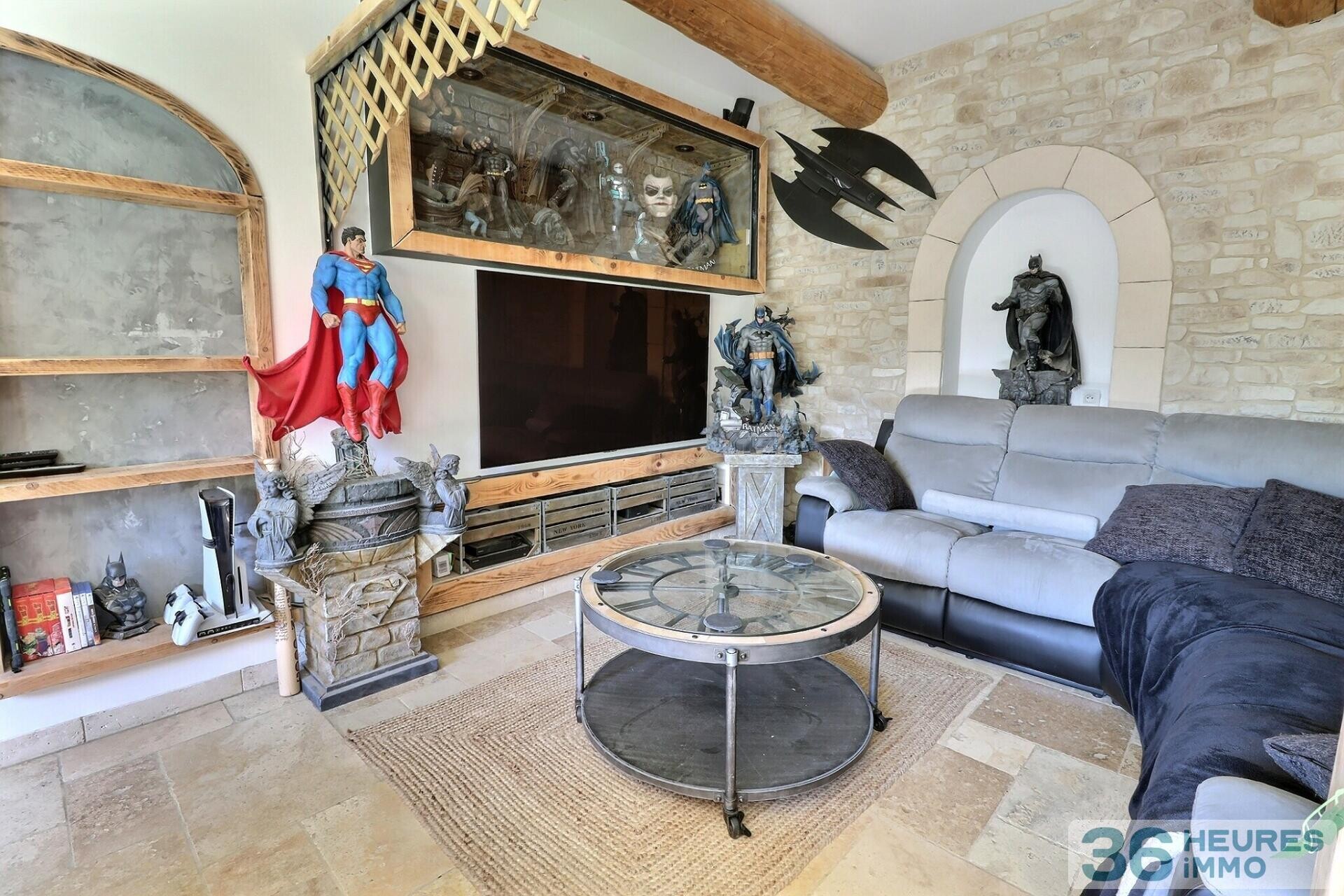 Maison de type 5 d'environ 130 M² plus annexes de 110 m² terrain piscine