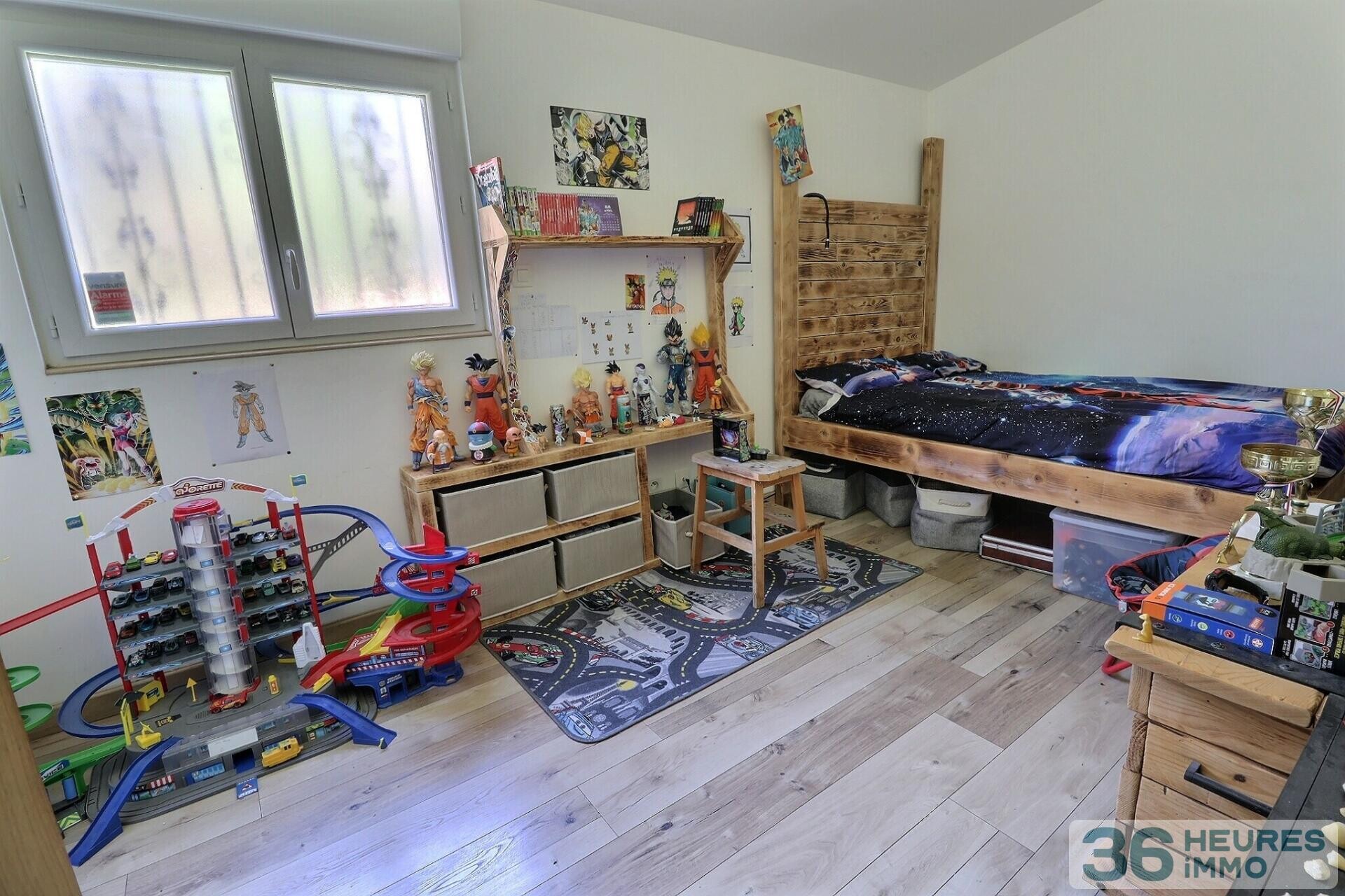 Maison de type 5 d'environ 130 M² plus annexes de 110 m² terrain piscine