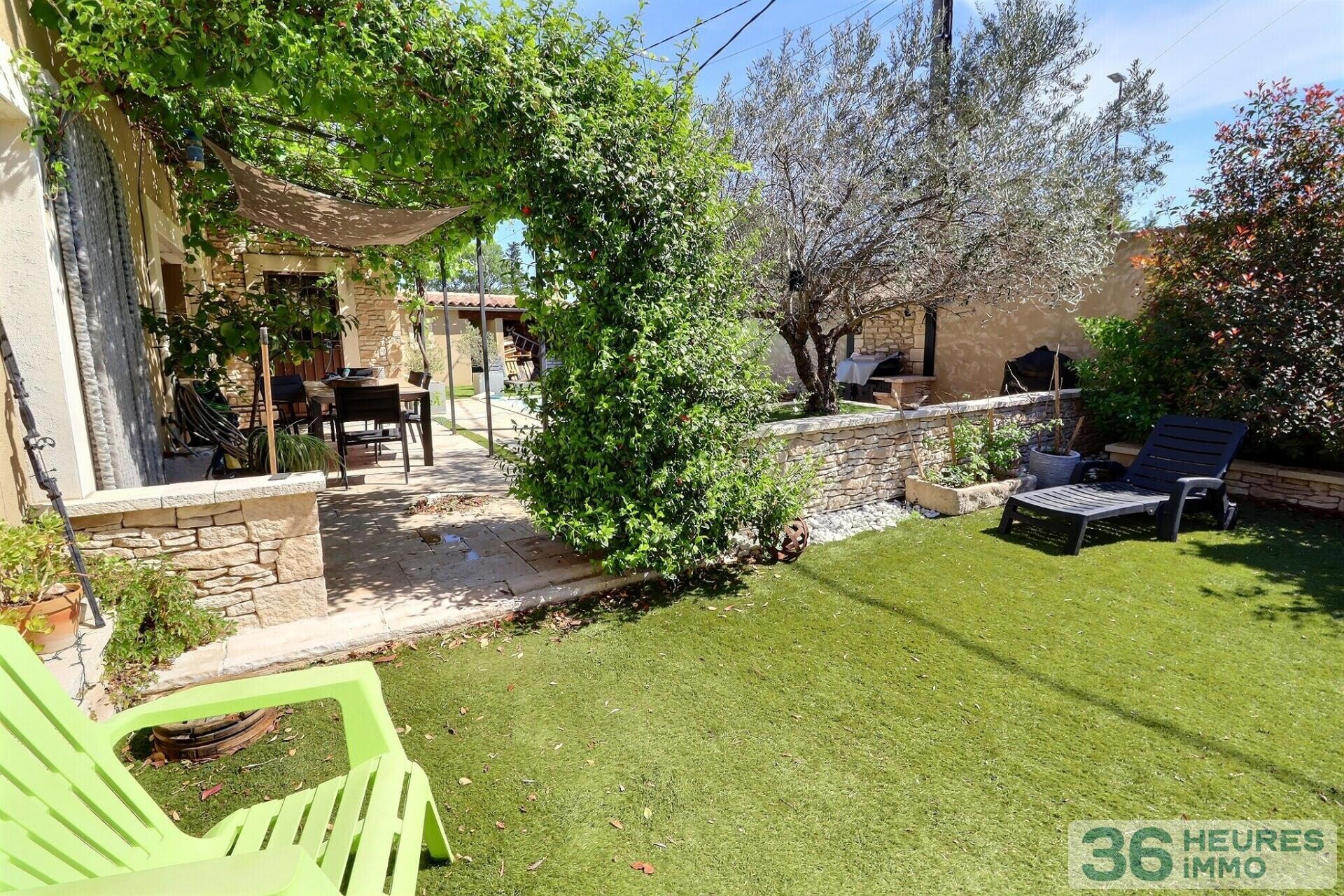 Maison de type 5 d'environ 130 M² plus annexes de 110 m² terrain piscine