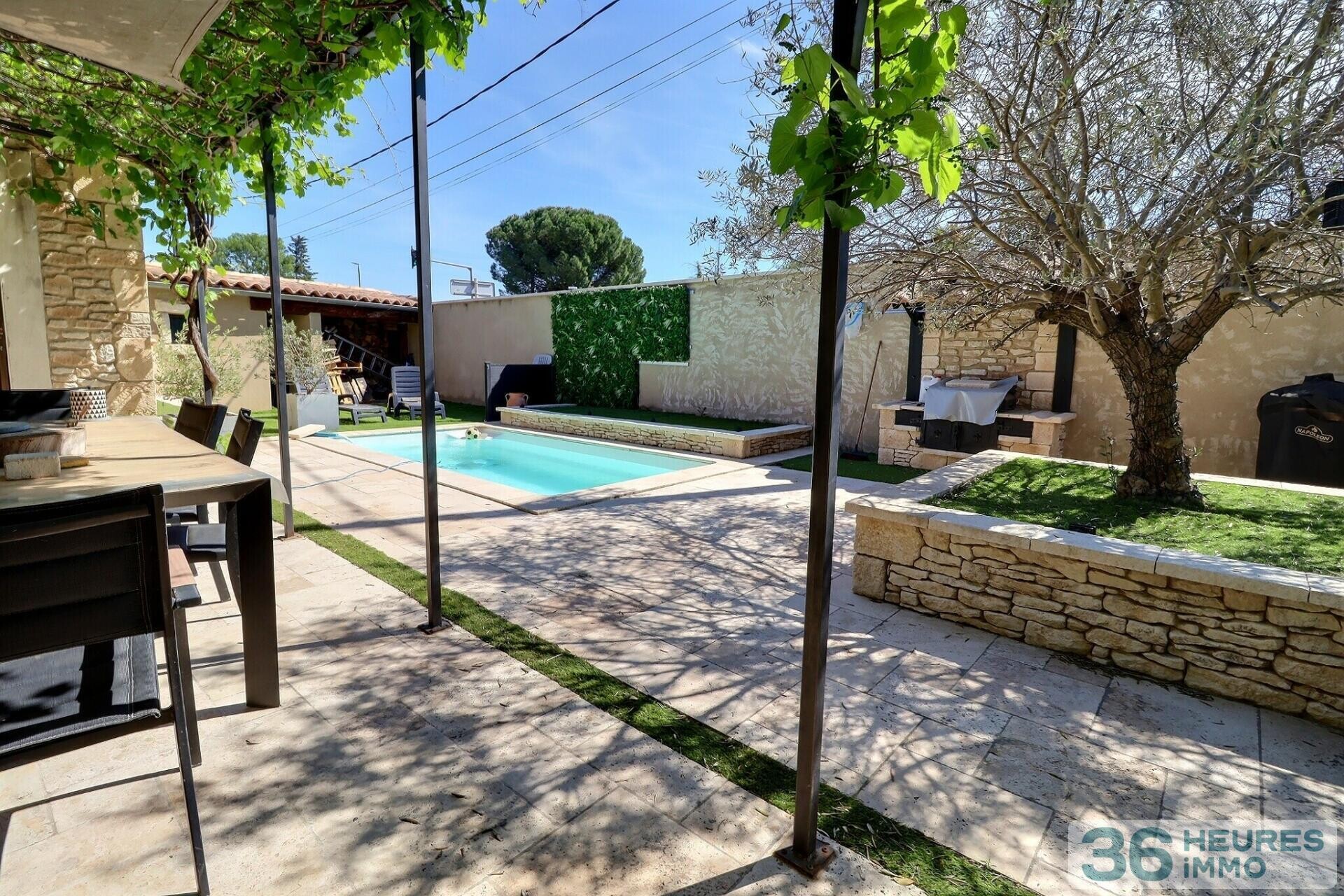 Maison de type 5 d'environ 130 M² plus annexes de 110 m² terrain piscine