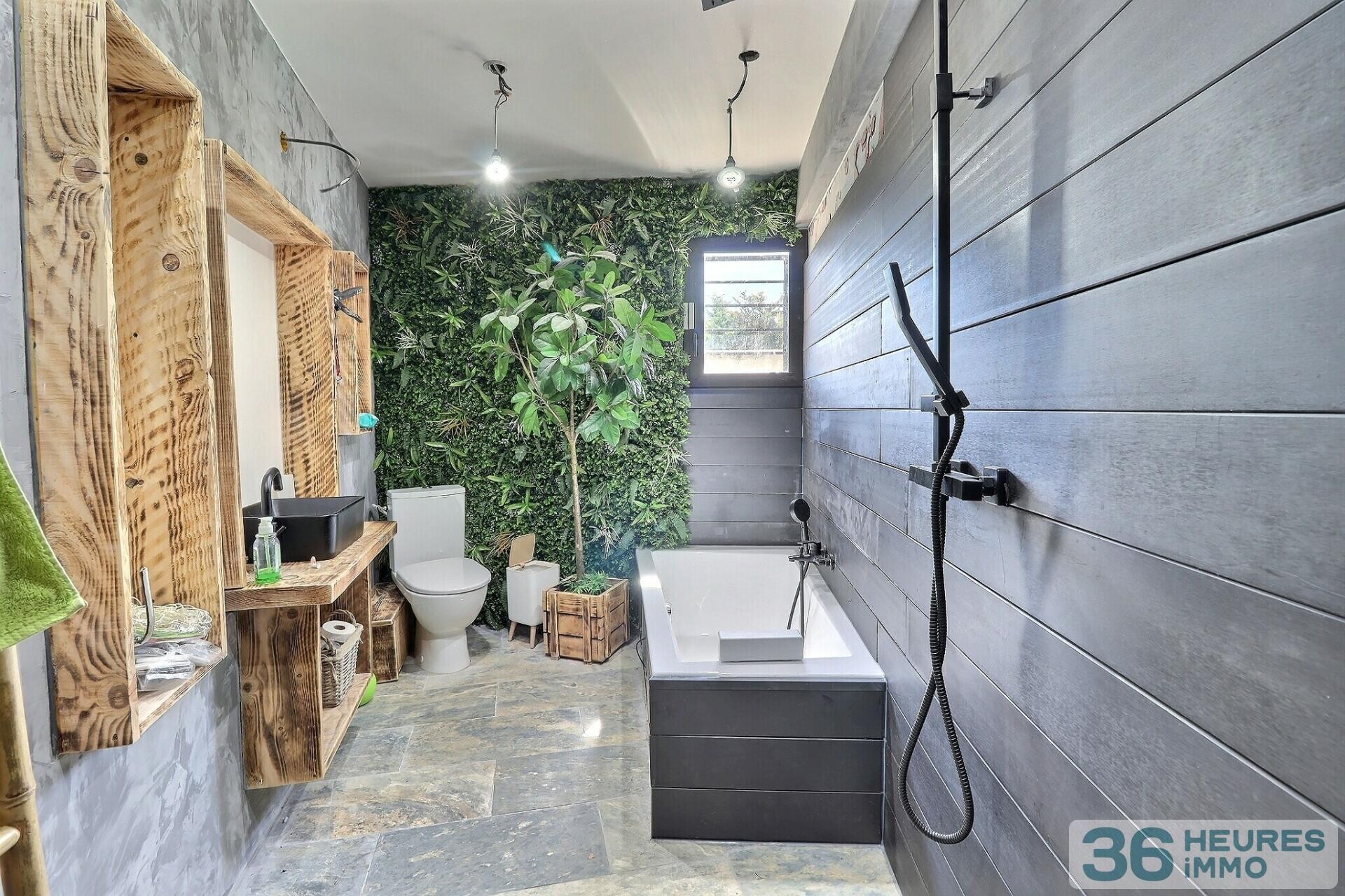 Maison de type 5 d'environ 130 M² plus annexes de 110 m² terrain piscine