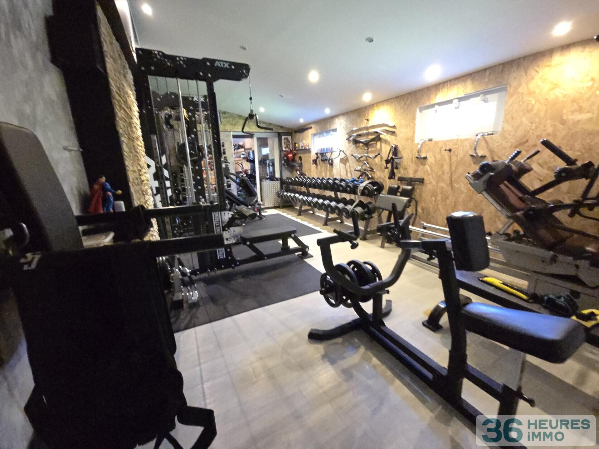 Maison de type 5 d'environ 130 M² plus annexes de 110 m² terrain piscine