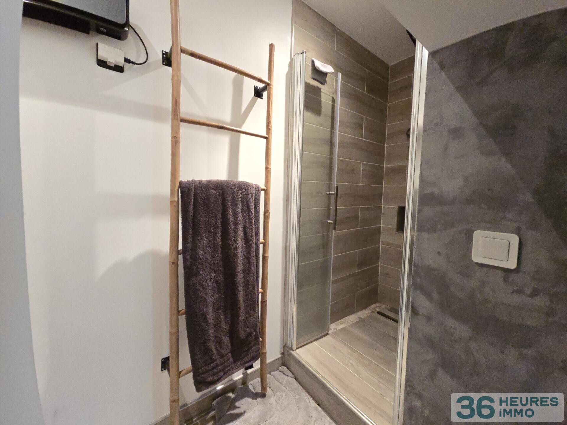 Maison de type 5 d'environ 130 M² plus annexes de 110 m² terrain piscine