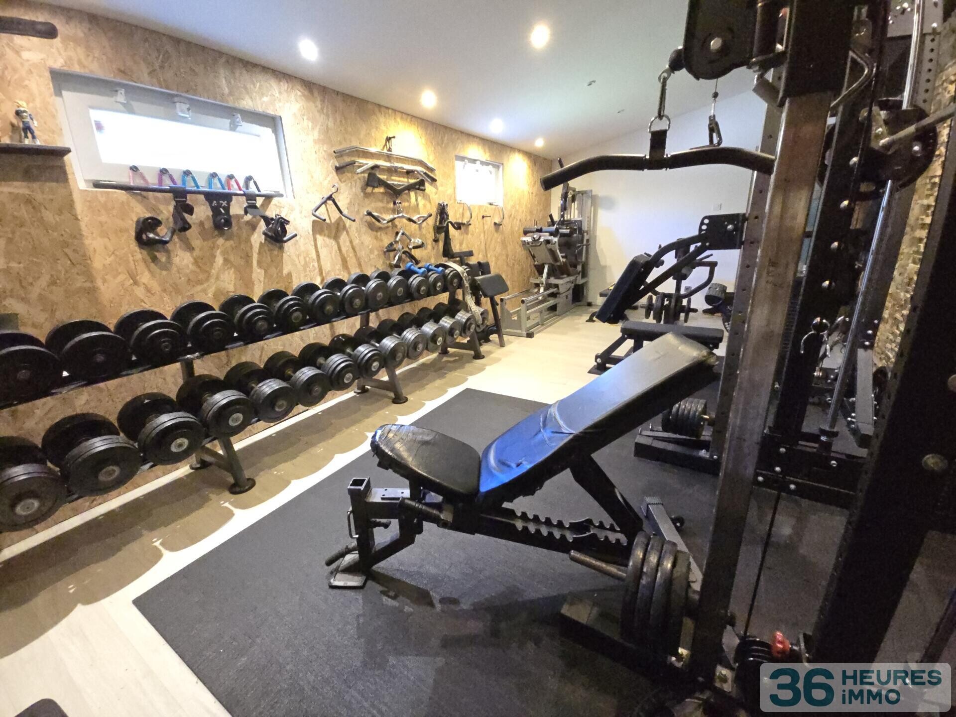 Maison de type 5 d'environ 130 M² plus annexes de 110 m² terrain piscine