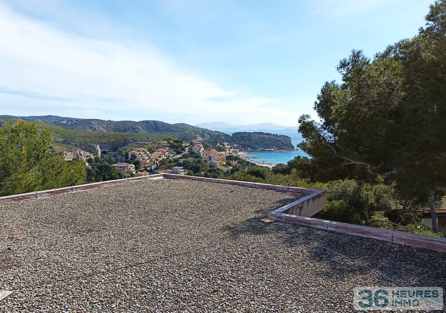 Maison avec vue mer imprenable à vendre sur offre de prix