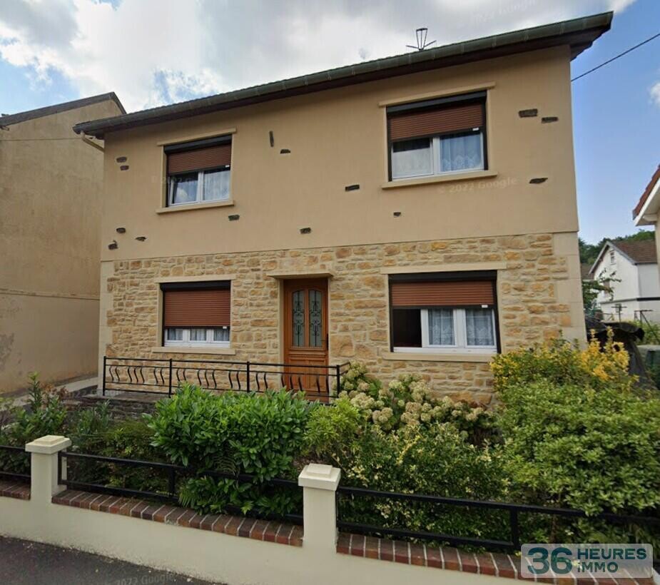 À Charleville-Mézières, secteur recherché de Montcy-Saint-Pierre, découvrez cette maison d’habitation indépendante offrant un beau potentiel.