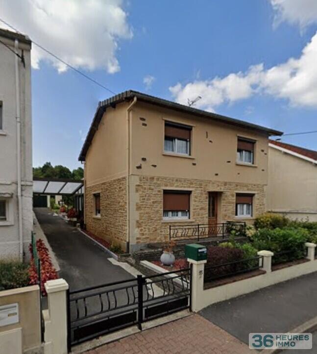 À Charleville-Mézières, secteur recherché de Montcy-Saint-Pierre, découvrez cette maison d’habitation indépendante offrant un beau potentiel.