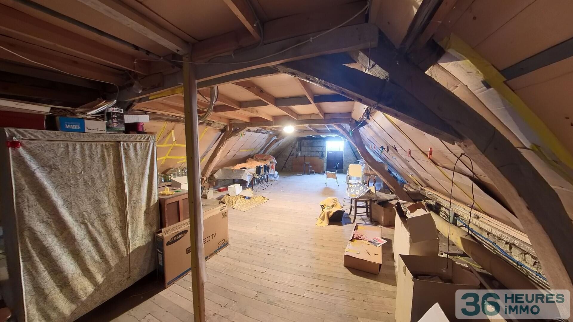 Maison à La Chapelle-sur-Loire en vente interactive.