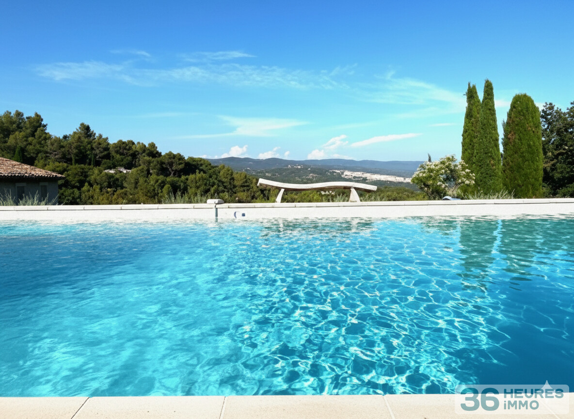 Propriété à Joucas avec vue panoramique et piscine
