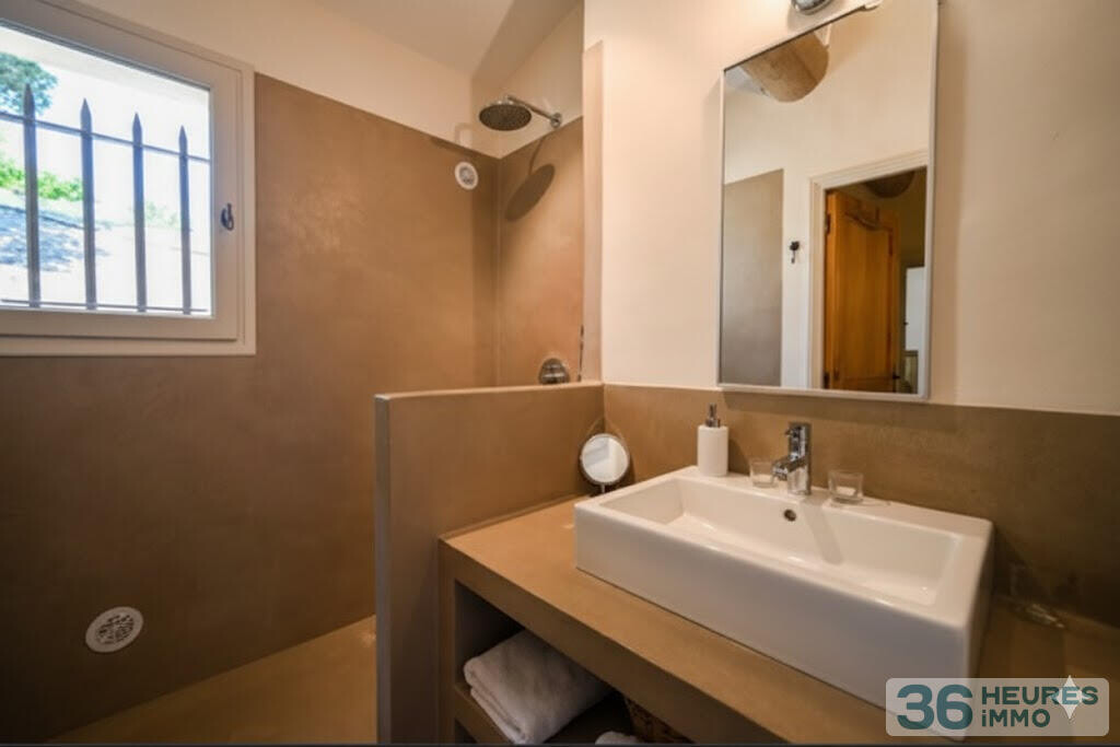 Propriété à Joucas avec vue panoramique et piscine
