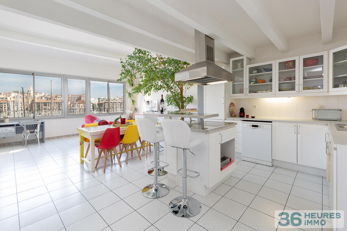 MARSEILLE – VIEUX-PORT – APPARTEMENT COUP DE COEUR EN PREMIÈRE LIGNE
