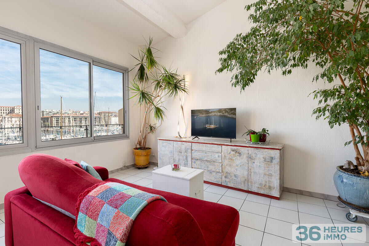 MARSEILLE – VIEUX-PORT – APPARTEMENT COUP DE COEUR EN PREMIÈRE LIGNE